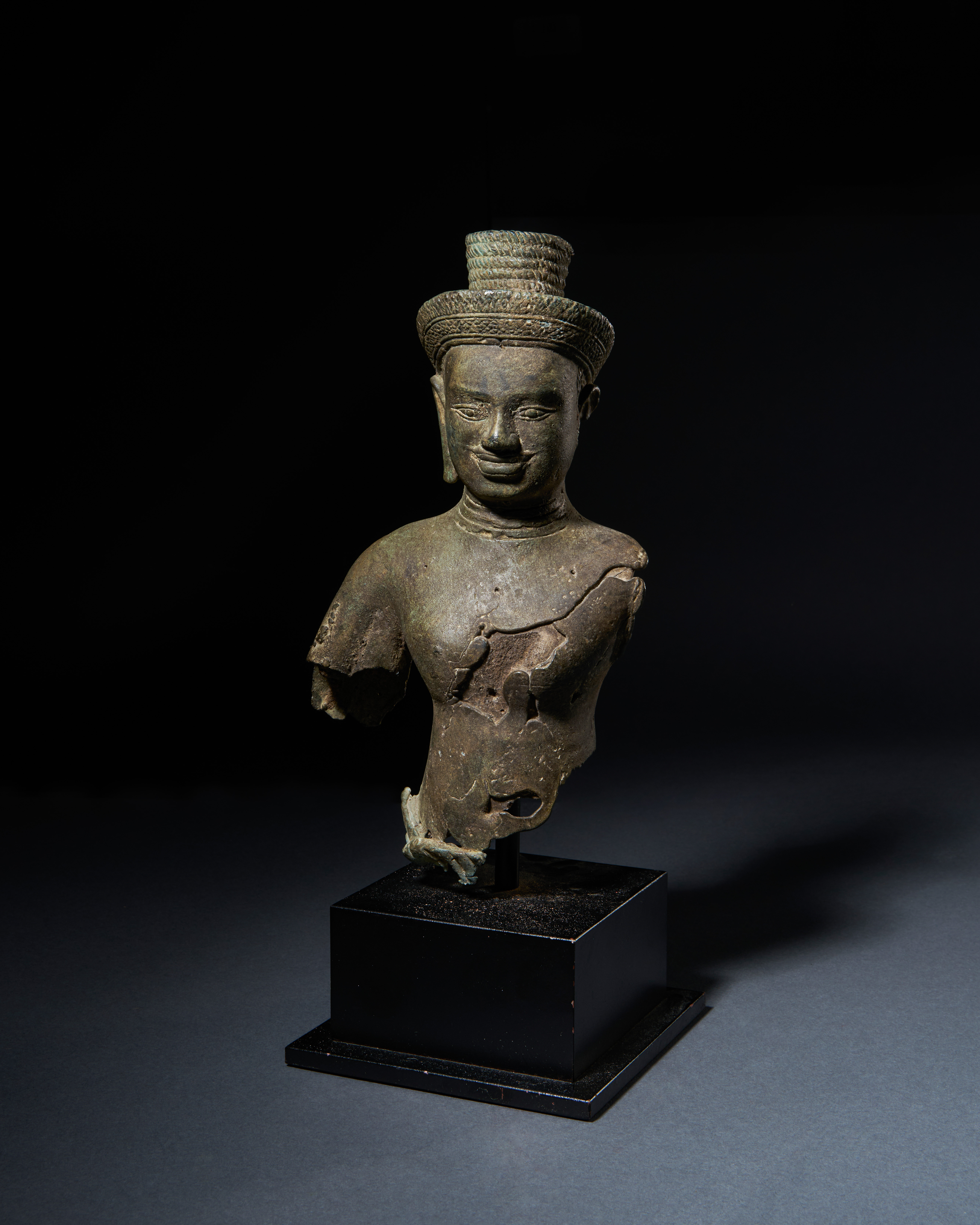 A BRONZE FIGURE OF A DEITY, CAMBODIA, ANGKOR PERIOD - Image 2 of 3