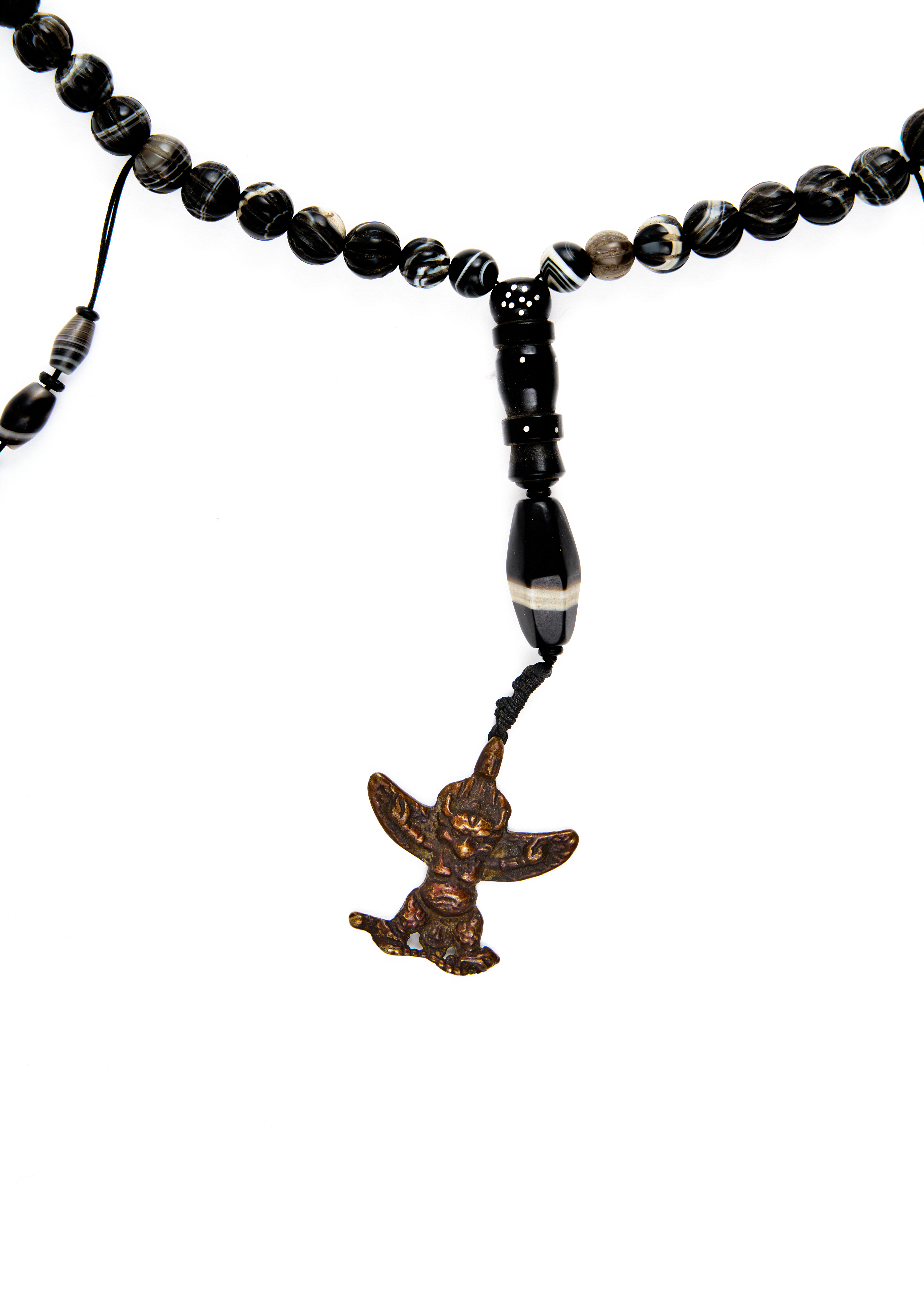 A BANDED AGATE BEAD NECKALCE WITH TIBETAN BRONZE ATTACHMENTS - Image 2 of 5