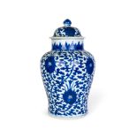 A CHINESE BLUE & WHITE LIDDED VASE, KANGXI PERIOD (1662-1722)