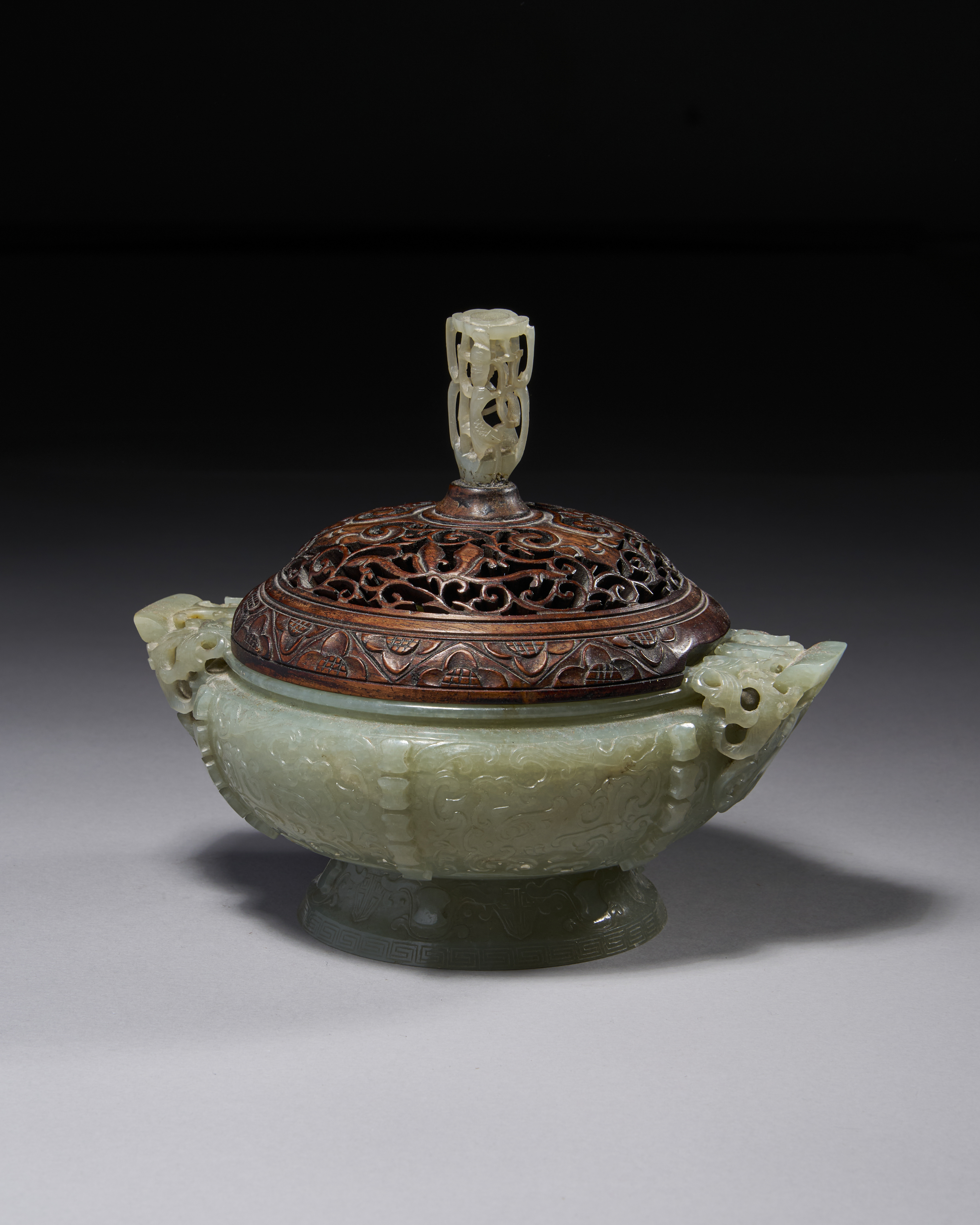A CHINESE CARVED PALE GREENISH-WHITE JADE ARCHAISTIC CENSER AND COVER, QIANLONG PERIOD (1736-1795) - Image 2 of 7