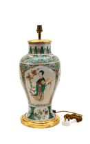 A LARGE CHINESE FAMILLE VERTE FIGURAL VASE, KANGXI PERIOD (1662-1722)