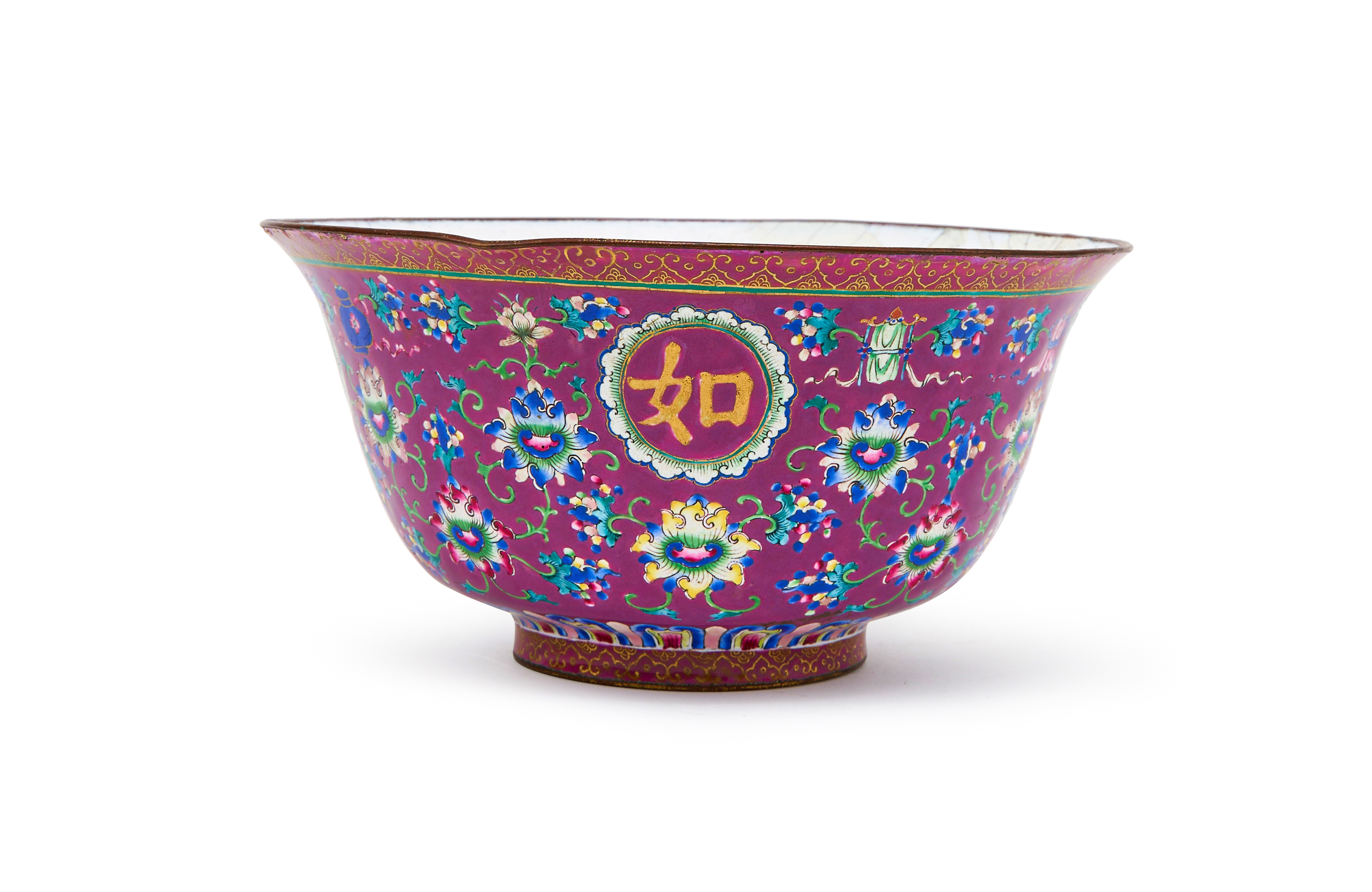 A CHINESE PURPLE GROUND INSCRIBED CANTON ENAMEL BOWL, QIANLONG PERIOD (1736-1795) - Image 4 of 7