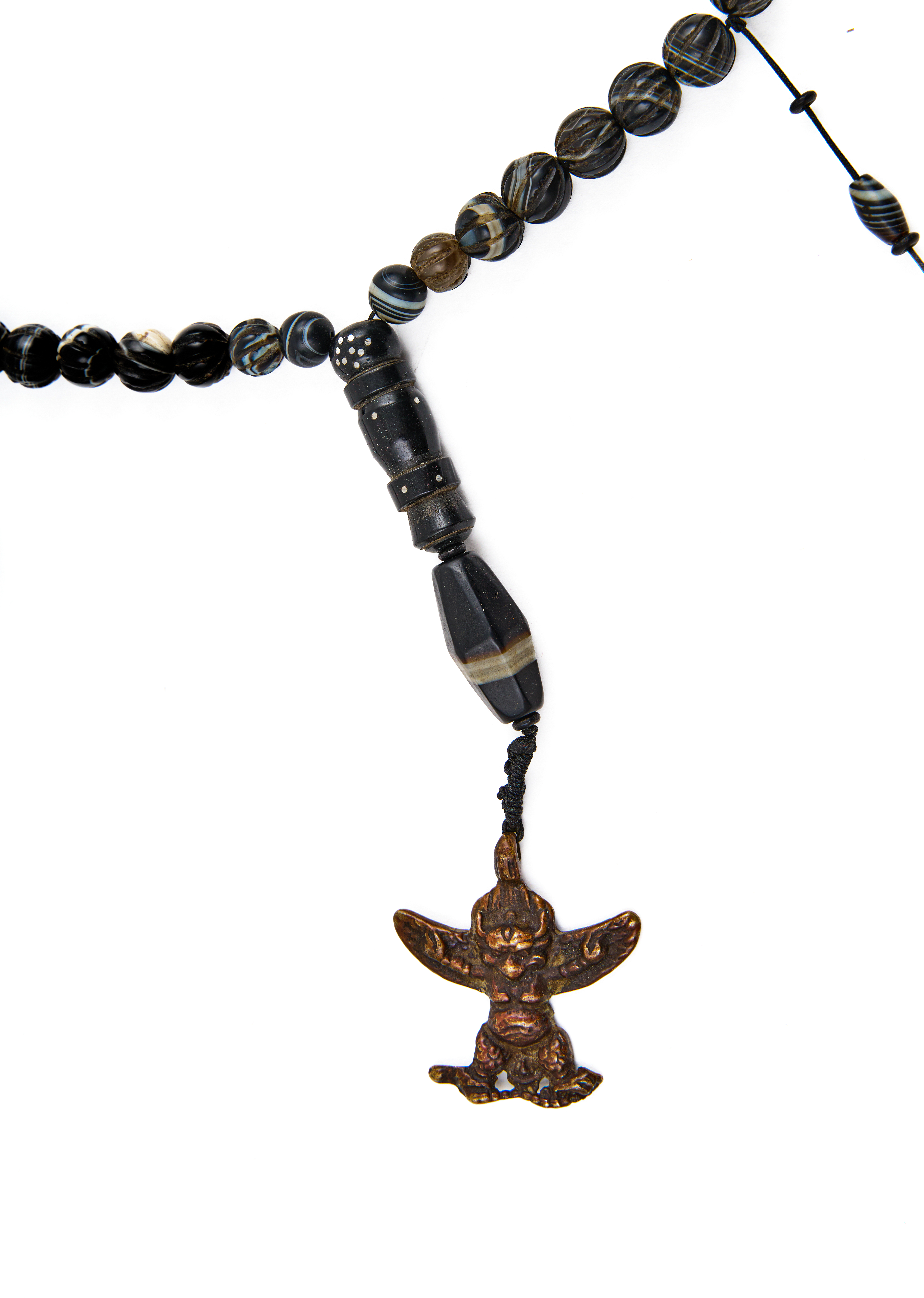 A BANDED AGATE BEAD NECKALCE WITH TIBETAN BRONZE ATTACHMENTS - Image 5 of 5