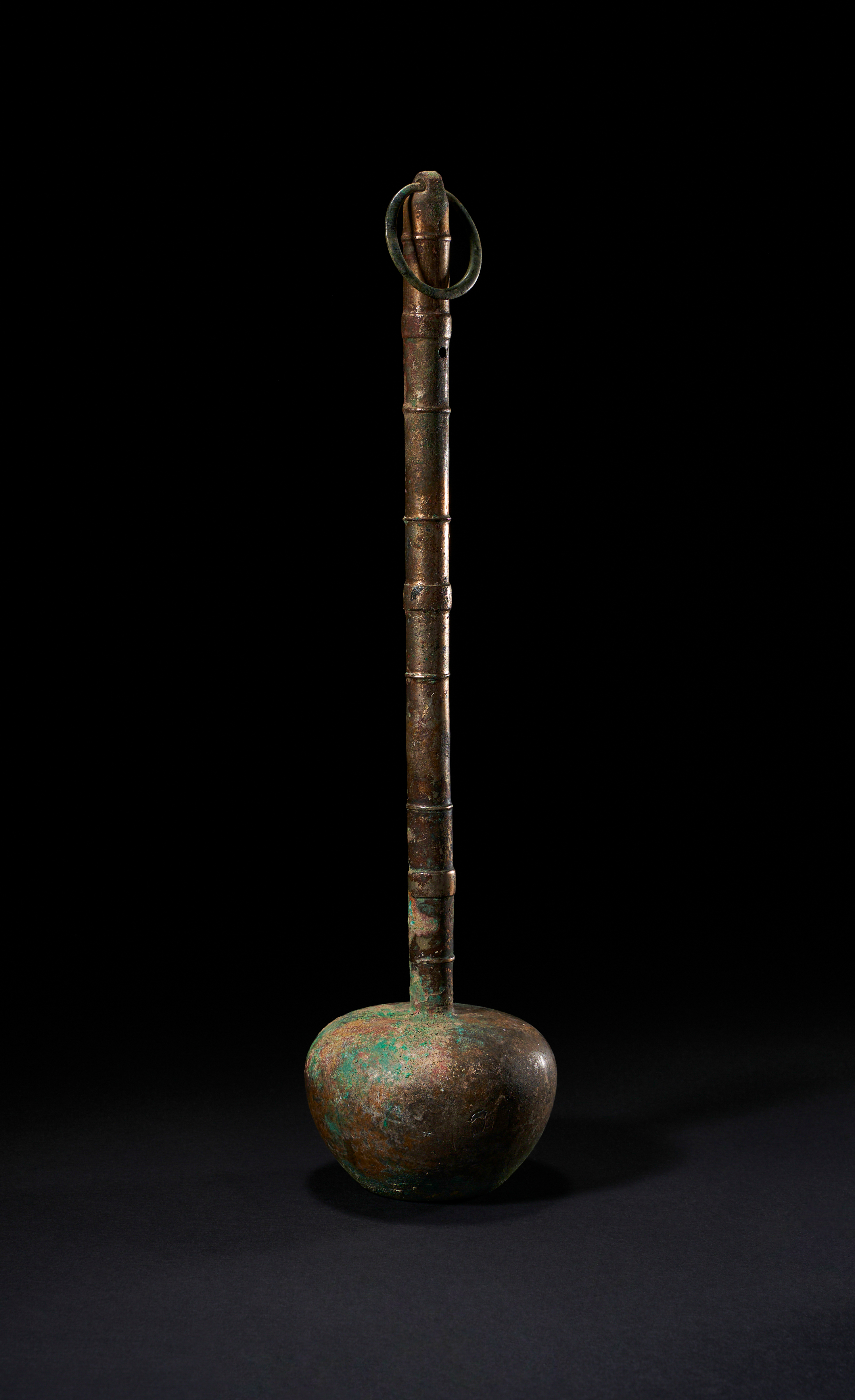 A CHINESE ARCHAIC BRONZE LADEL,LATE SHANG EARLY ZHOU (1300-800 BC),