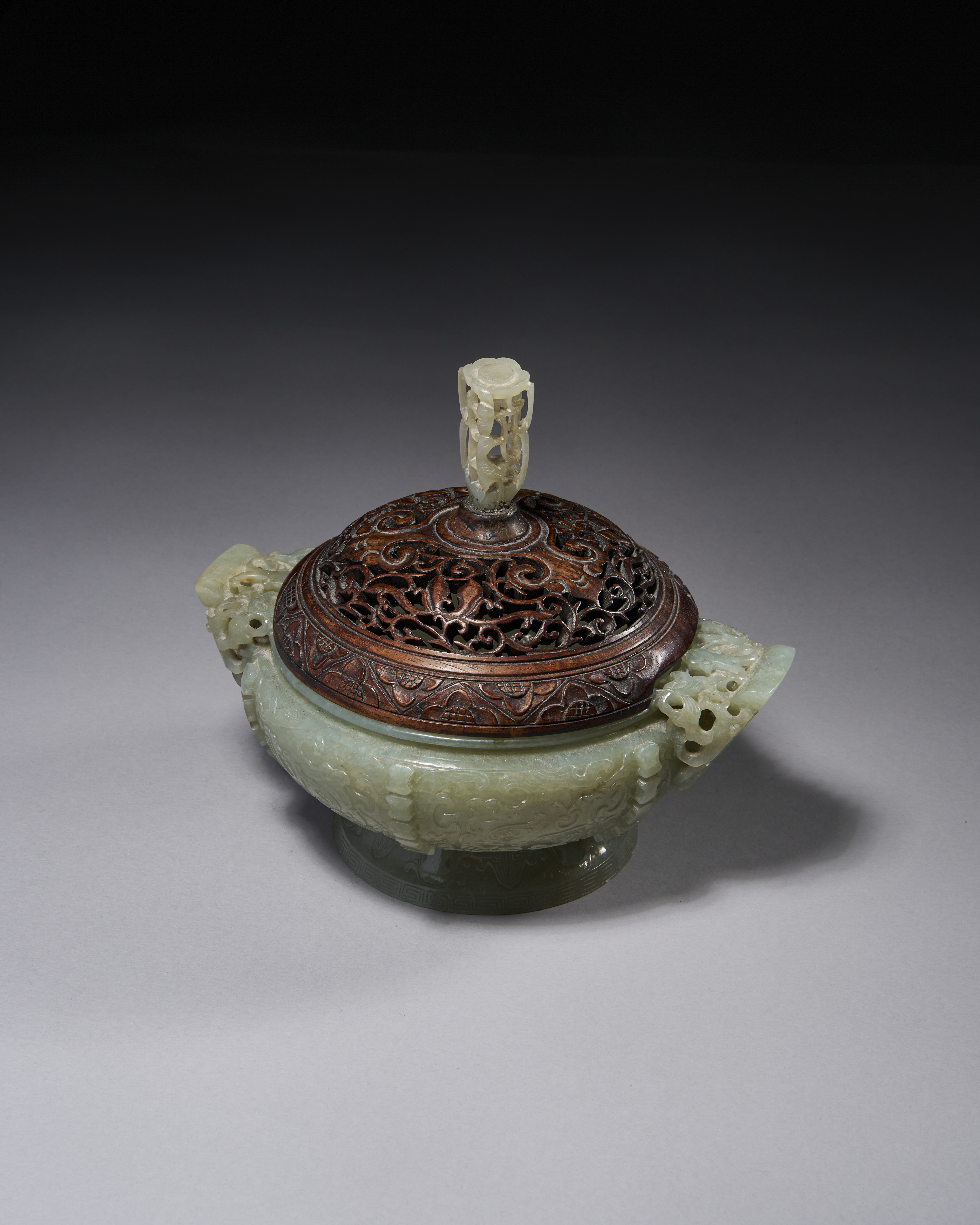 A CHINESE CARVED PALE GREENISH-WHITE JADE ARCHAISTIC CENSER AND COVER, QIANLONG PERIOD (1736-1795) - Image 3 of 7