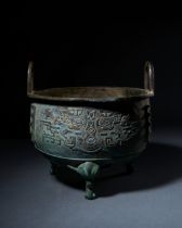 A BRONZE RITUAL TRIPOD FOOD VESSEL, DING