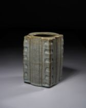 A FINE AND VERY RARE GE-TYPE CONG-FORM VASE, EARLY QING DYNASTY (1644-1911)