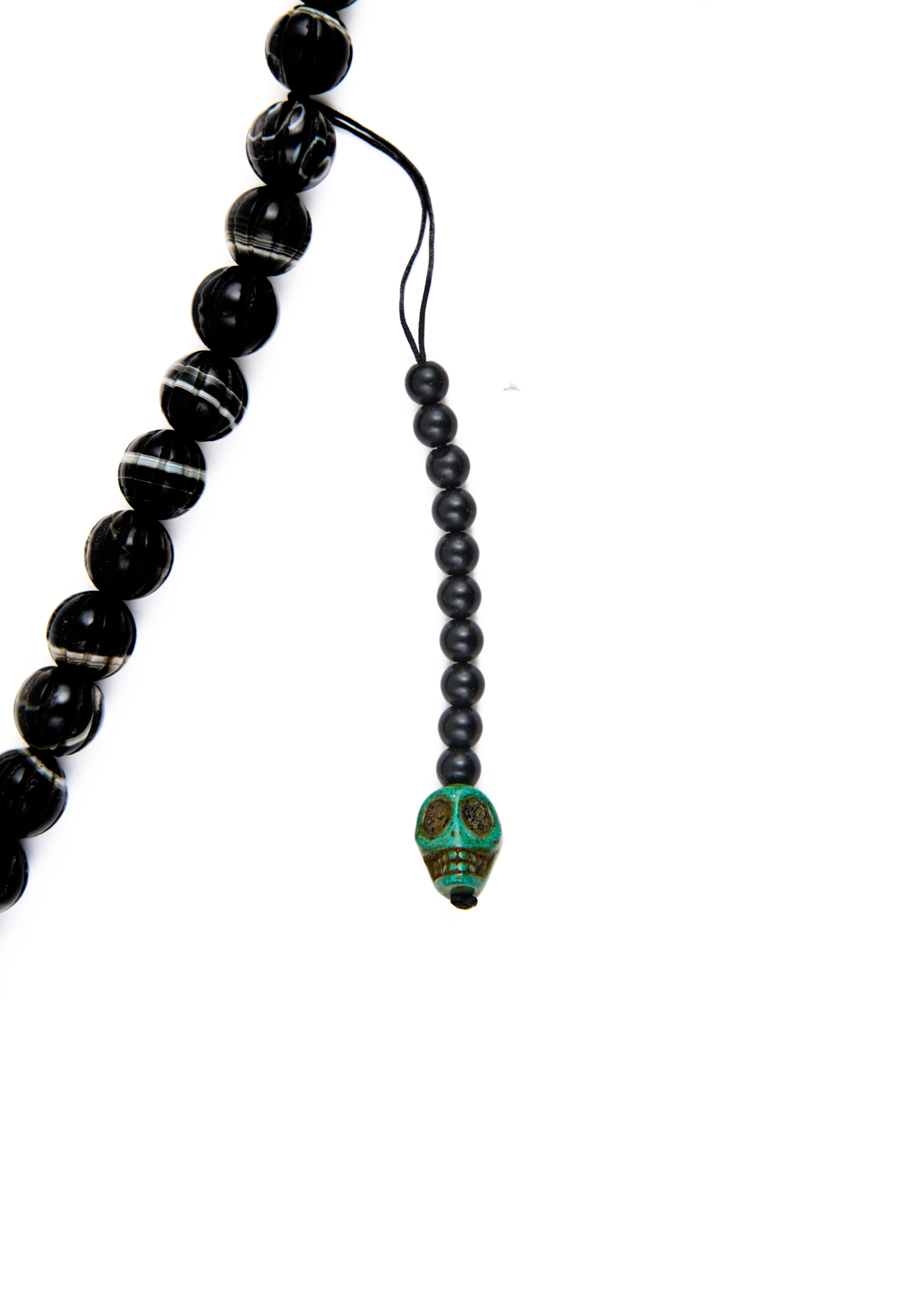 A BANDED AGATE BEAD NECKALCE WITH TIBETAN BRONZE ATTACHMENTS - Image 4 of 5