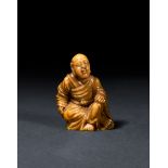 A CHINESE CARVED FIGURED OF A SEATED LUOHAN, 17TH/18TH CENTURY, QING DYNASTY (1644-1911)