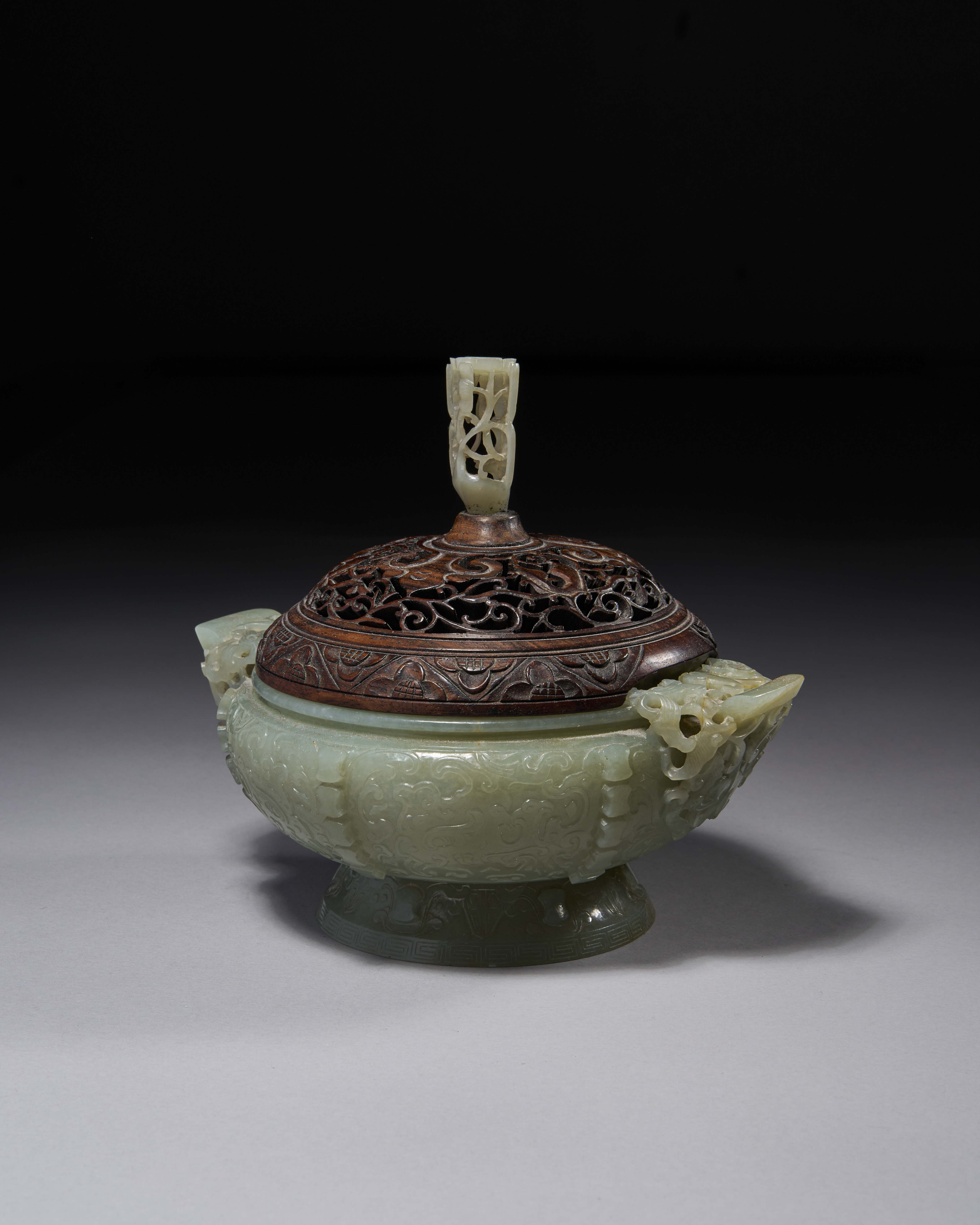 A CHINESE CARVED PALE GREENISH-WHITE JADE ARCHAISTIC CENSER AND COVER, QIANLONG PERIOD (1736-1795) - Image 5 of 7