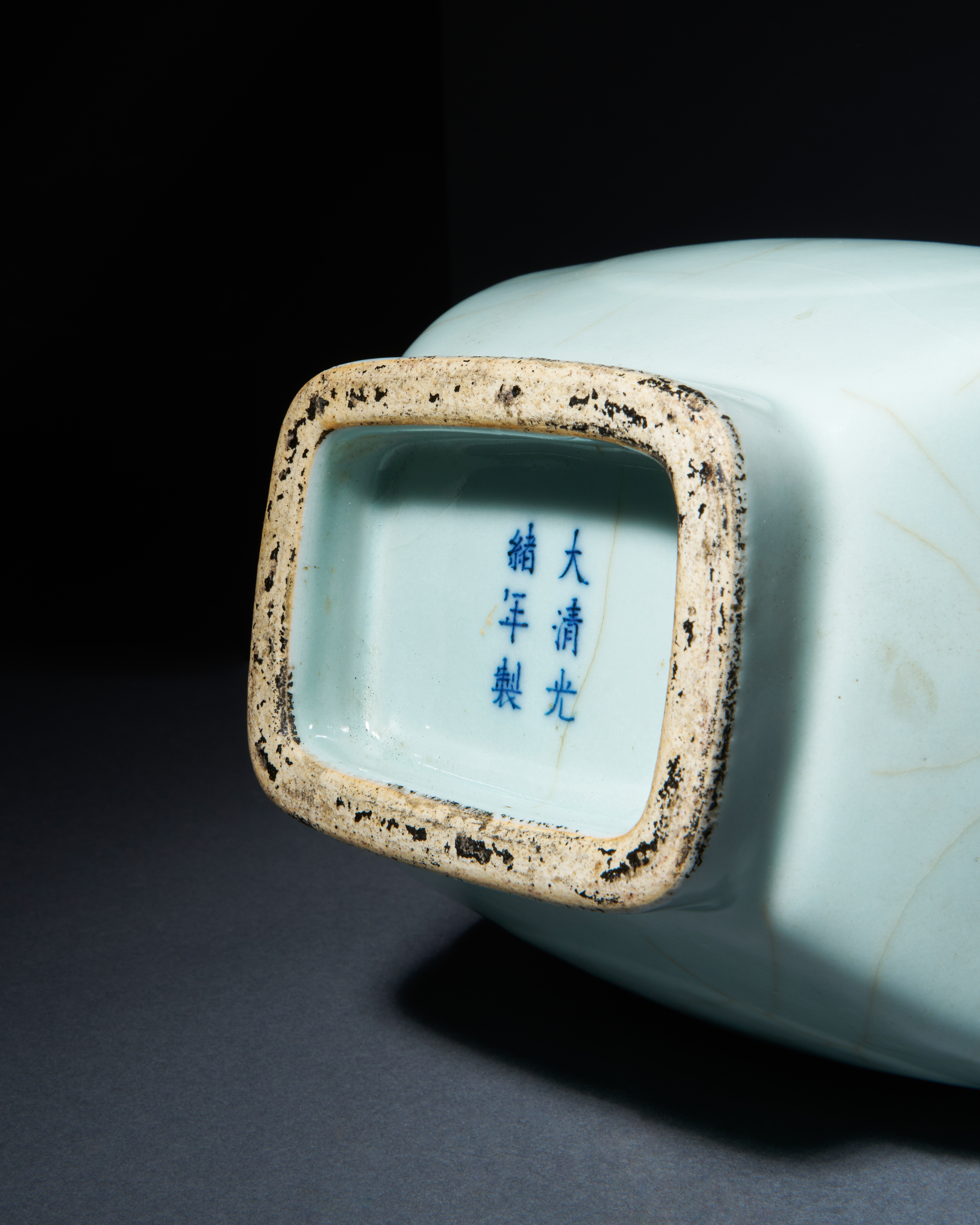 A GUAN-TYPE HU-FORM VASE GUANGXU SIX-CHARACTER MARK IN UNDERGLAZE BLUE AND OF THE PERIOD (1875-1908) - Image 4 of 4