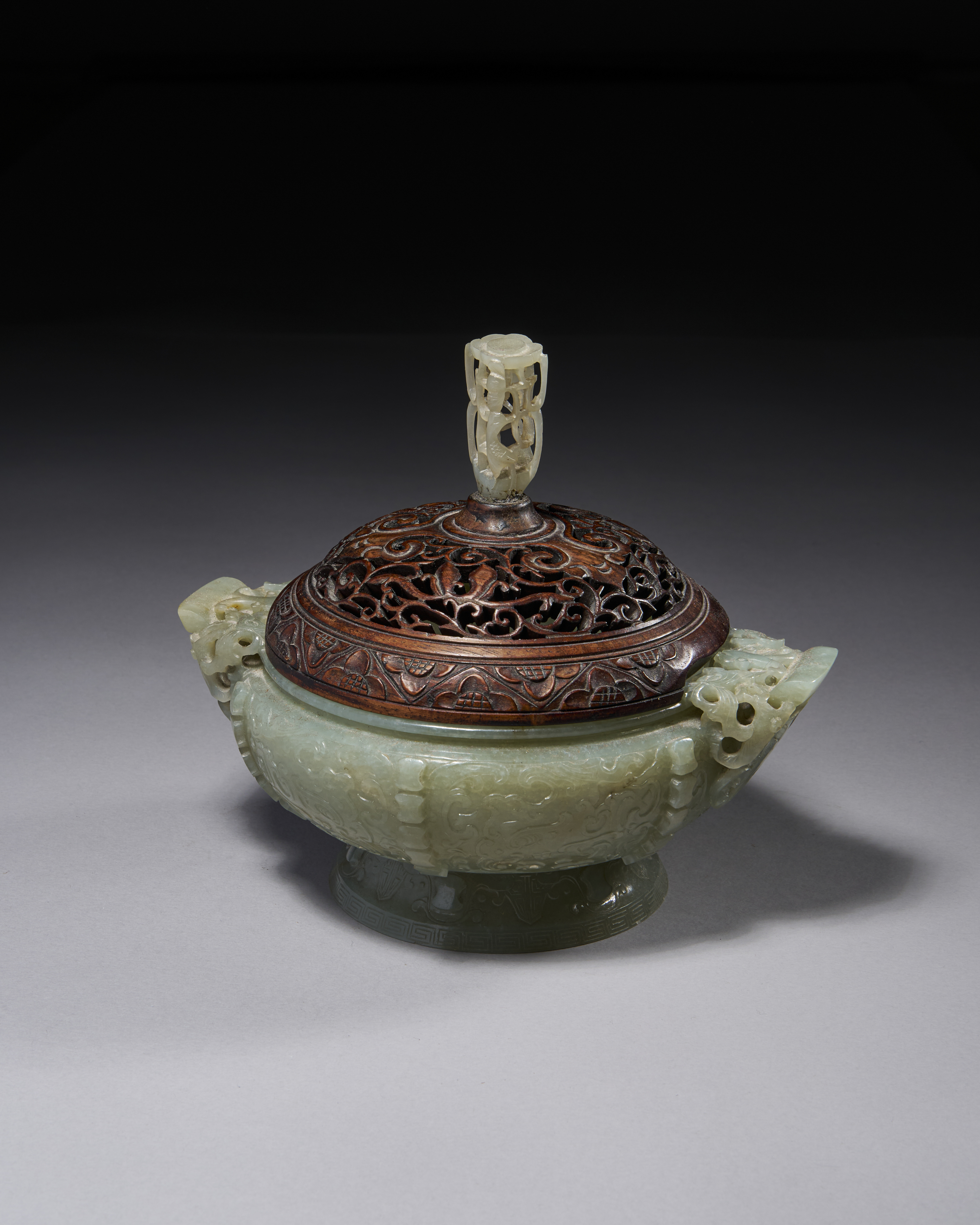 A CHINESE CARVED PALE GREENISH-WHITE JADE ARCHAISTIC CENSER AND COVER, QIANLONG PERIOD (1736-1795) - Image 4 of 7