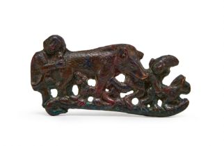 A CHINESE BRONZE BELT PLAQUE, NORTHERN OR NORTHWEST CHINA, 5TH CENTURY BC