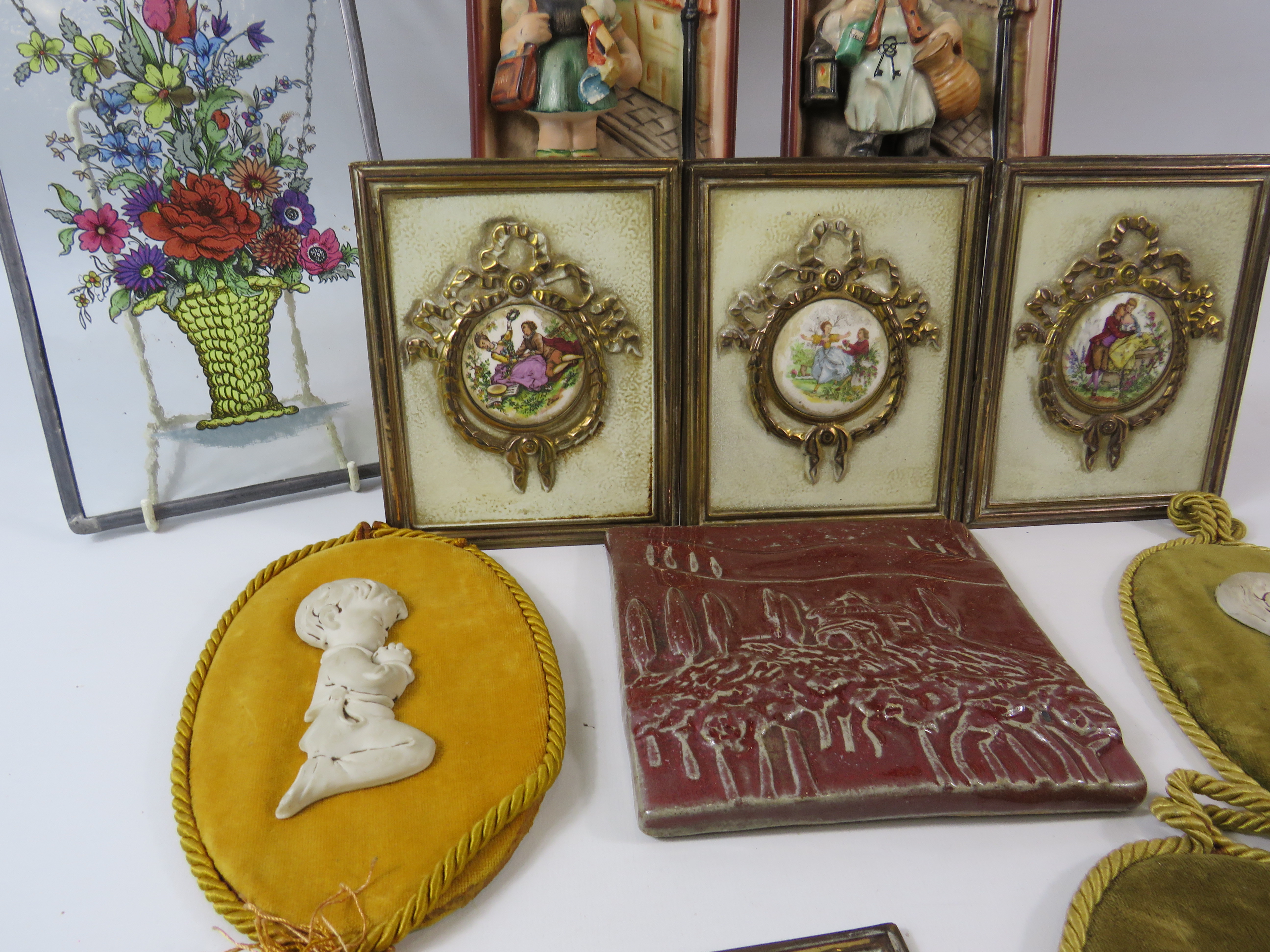 Various vintage wall plaques by Capodimonte, Friedel etc - Image 3 of 4