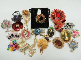 Good Selection of good quality costume brooches. See photos.