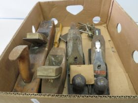 Selection of old Woodworking planes by Stanley Bailey to include number 4 plus spoke shave etc. see