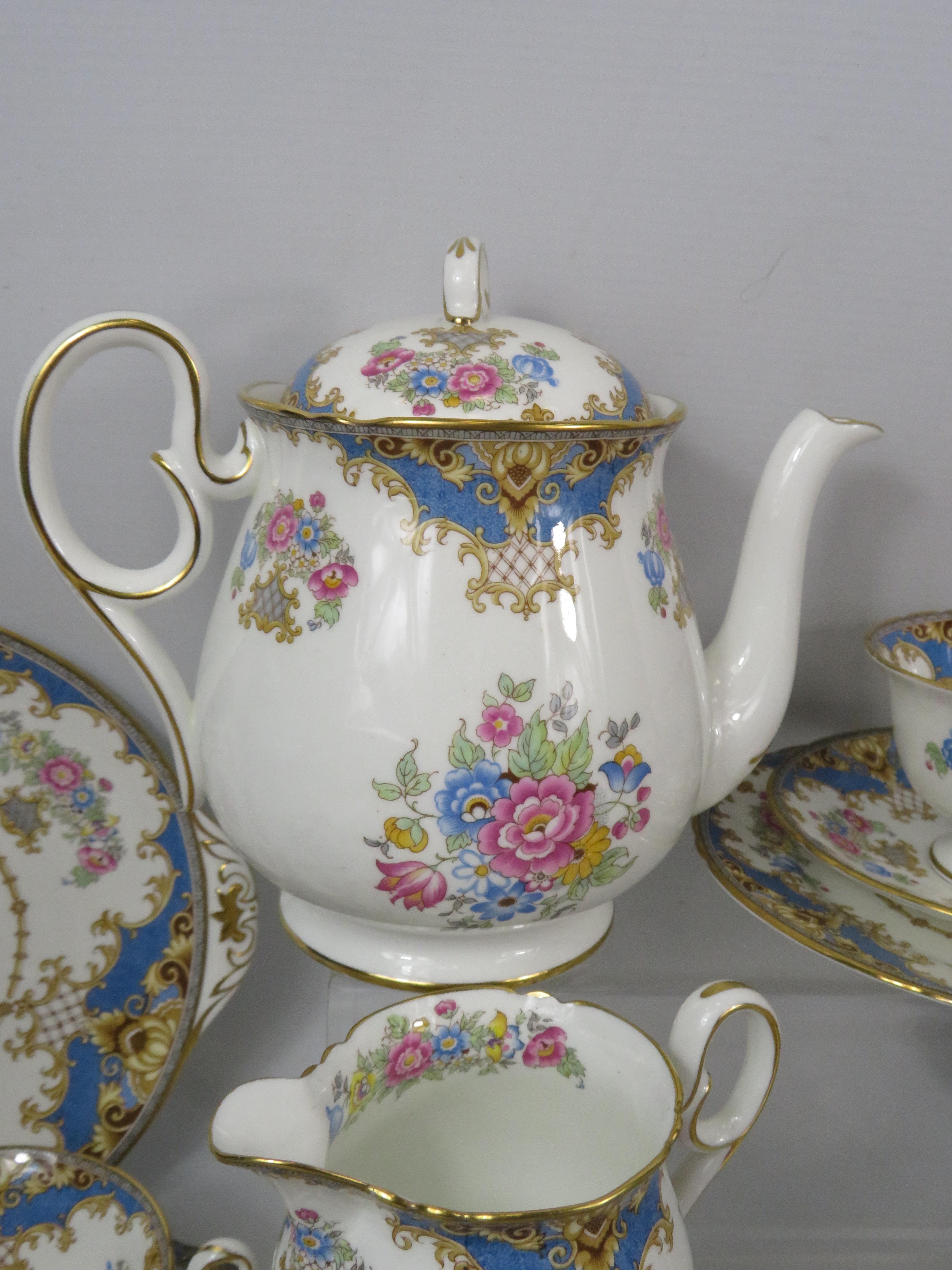 42 Pieces of Shelley Sheraton Teaset, 2 cake plates, Teapot, 12 cups, saucers and side plates plus - Image 7 of 8