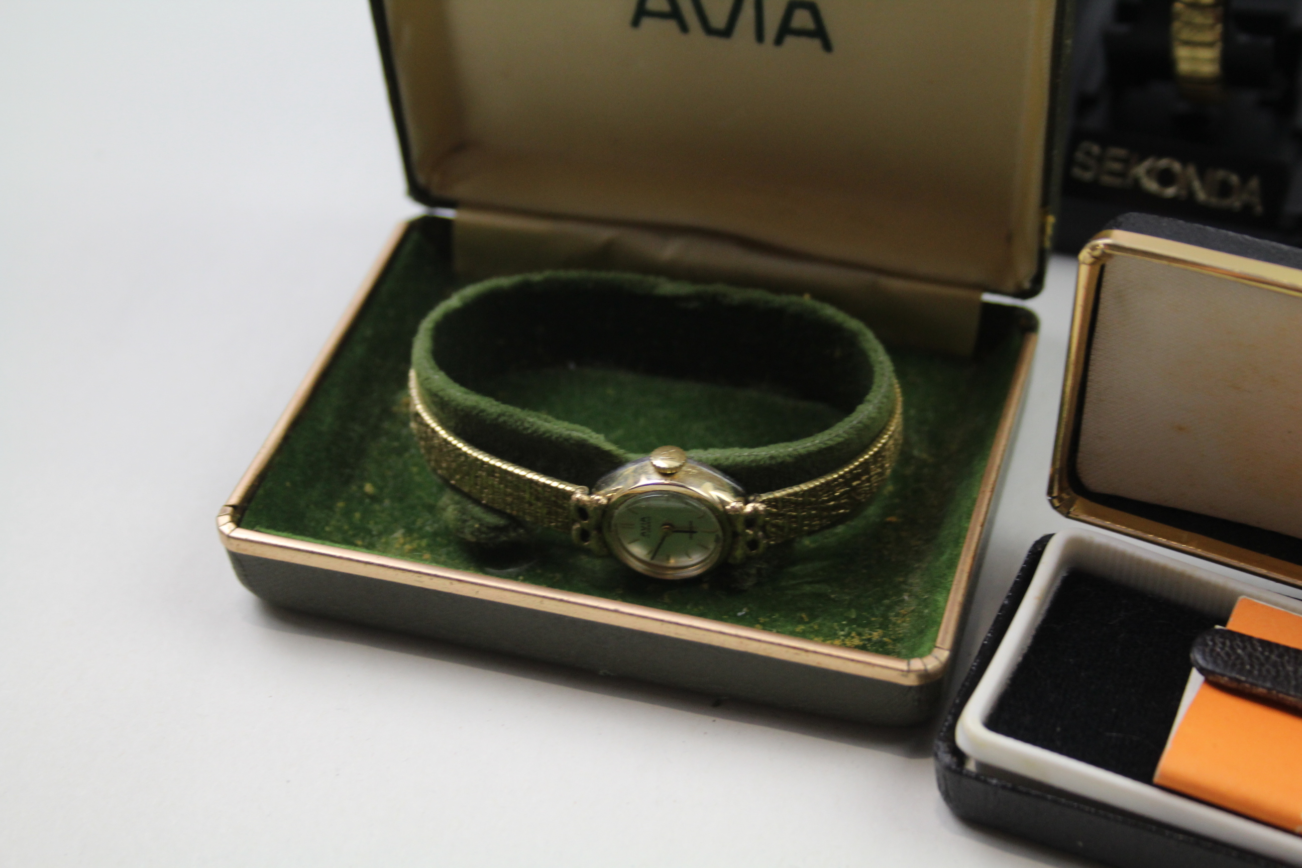 Women's Vintage WRISTWATCHES Hand-Wind UNTESTED Boxed Inc. Avia Etc. x 8 2112101 - Image 3 of 9