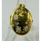 9ct Yellow Gold Locket decorated with 9ct yellow gold Flowers.  Measures approx 22 x 18 mm.   1.8g