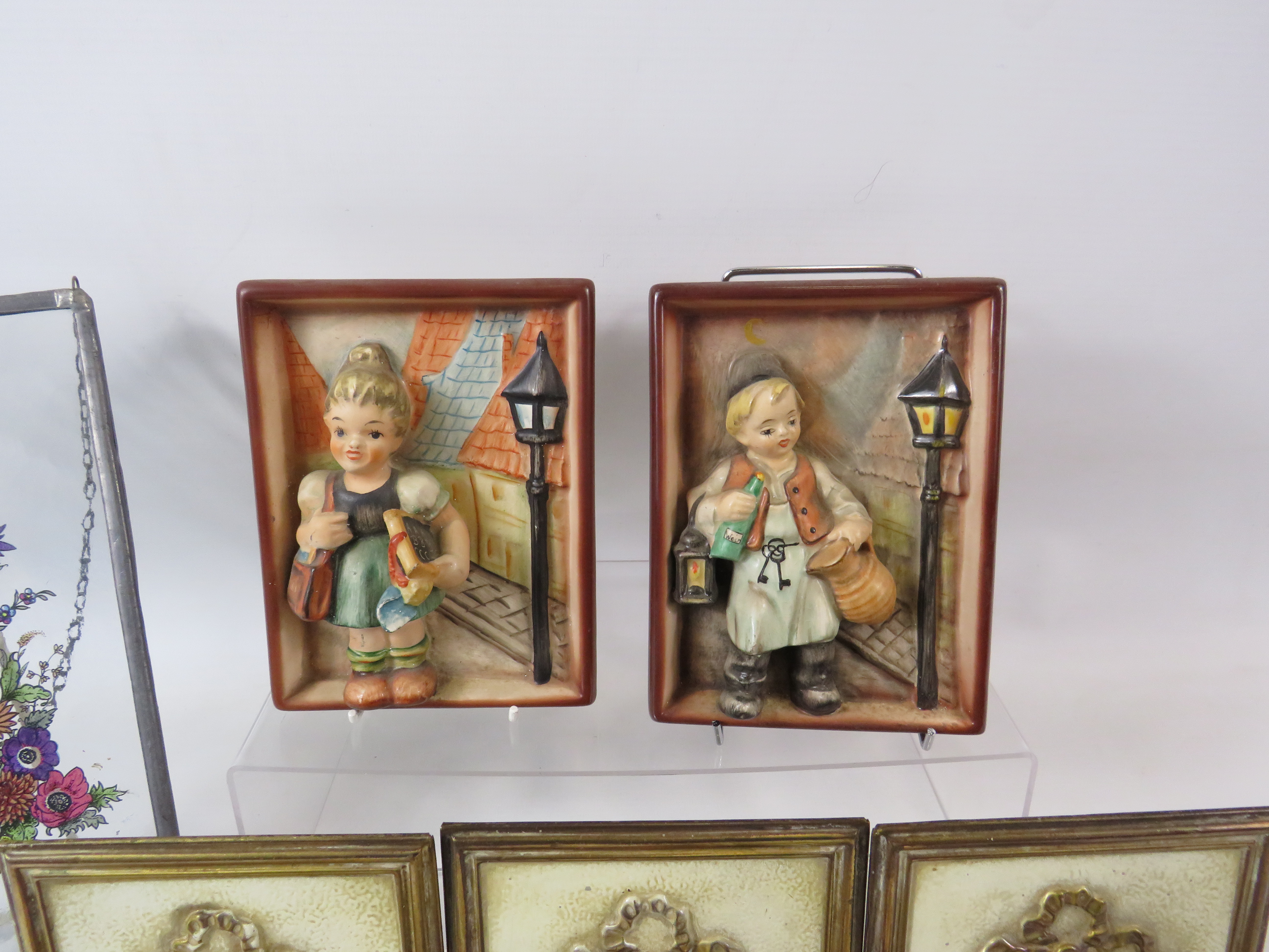 Various vintage wall plaques by Capodimonte, Friedel etc - Image 4 of 4