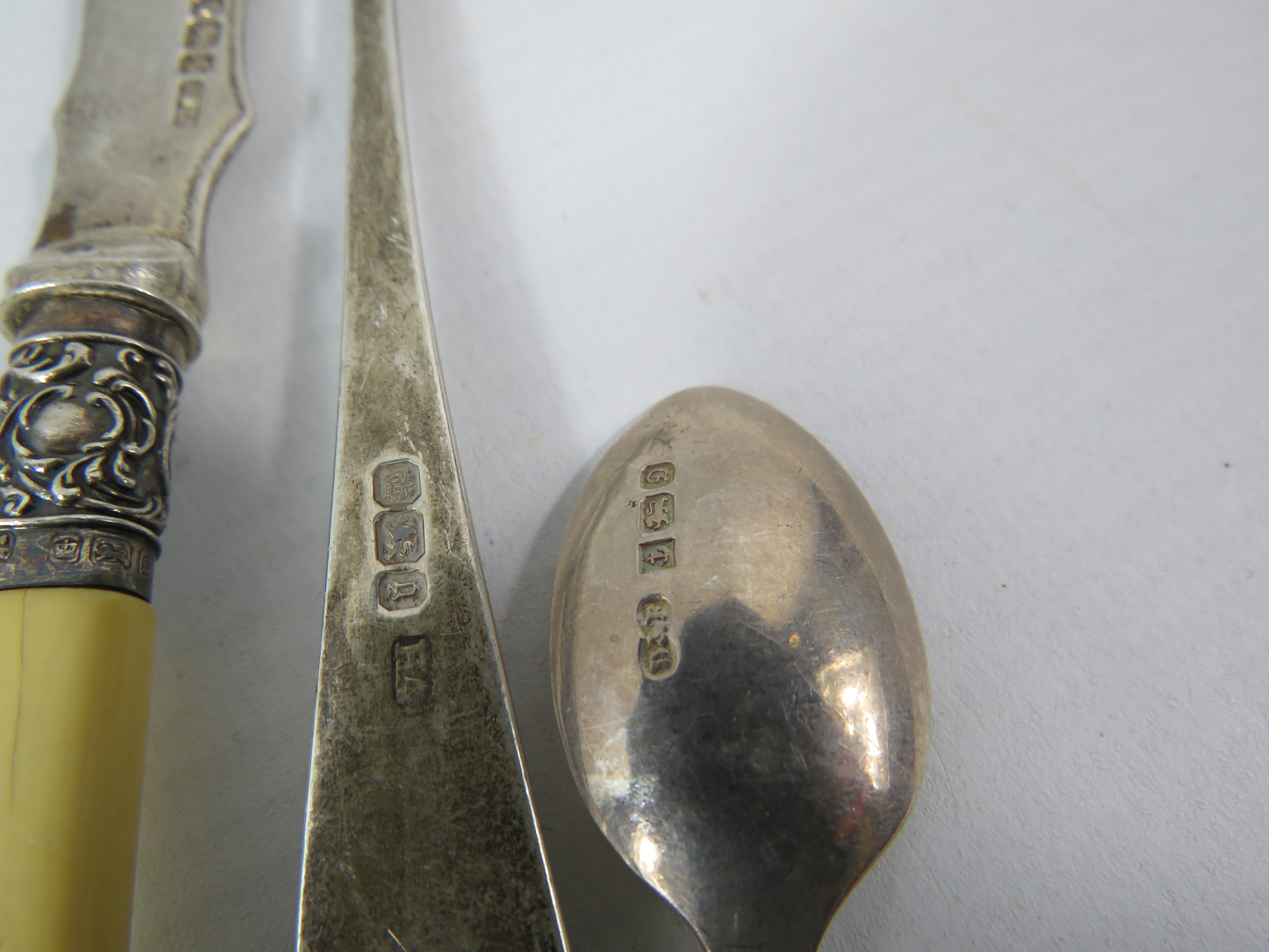 2 Heavy Sheffield 1937 serving spoons plus other silver items, Total weight 210g. - Image 4 of 4