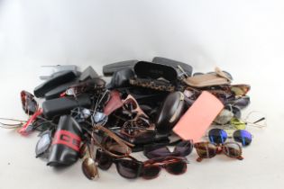 Sunglasses Assorted Modern Inc Cased, Branded, Plastic, Metal Joblot 700022