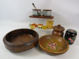 Various woodeware items, bakelite napkin rings etc.