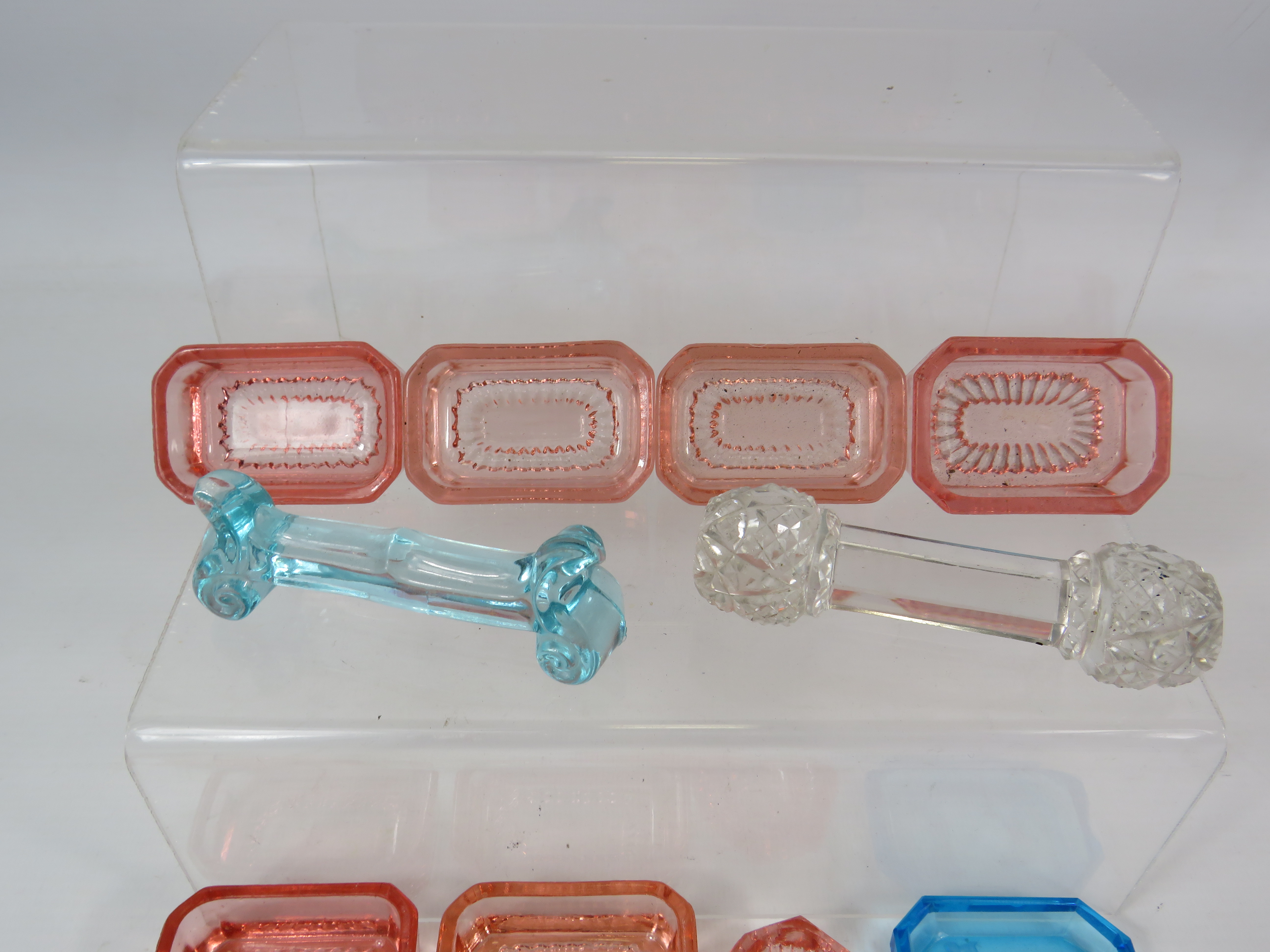 Selection of various vintage glass salts and 2 knife rests. - Image 4 of 4