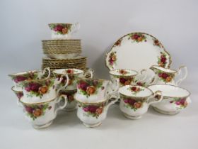 45 Pieces Royal Albert Old Country Roses teaset.