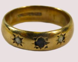 9ct gold ring set with a central sapphire and diamonds to either size, finger size Q. 4.4 grams