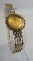 9ct Gold gate bracelet with padlock and 22ct gold 1987 Isle of Man 1/10th of an oZ angel coin. Total