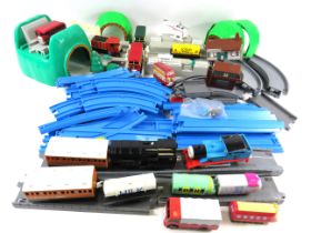Selection of Tomy, Thomas the Tank Engine accessories, Trucks, Tunnels, Track etc. See photos.