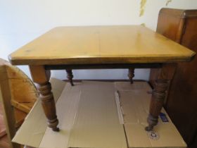 Oak Dining table raised on tapered reeded legs on castors. Measures approx H:29 x W:42 x D:41 Inches