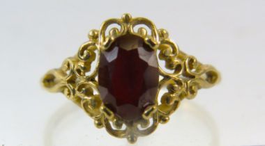 9ct gold Garnet ring, finger size M.5. 1.4 grams.