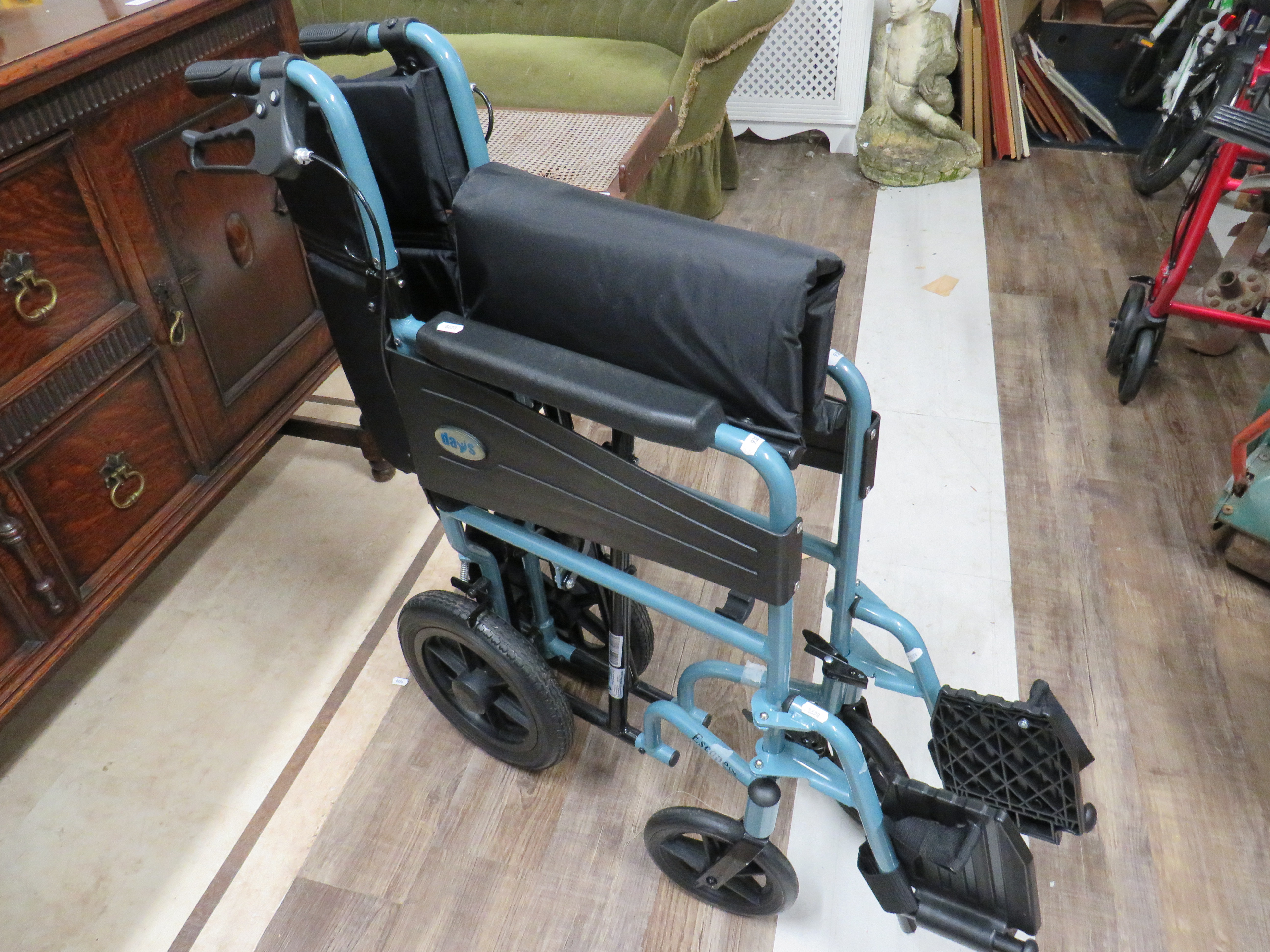 Days Folding wheel chair in excellent condition with handbrakes. Very little use. See photos - Image 4 of 4