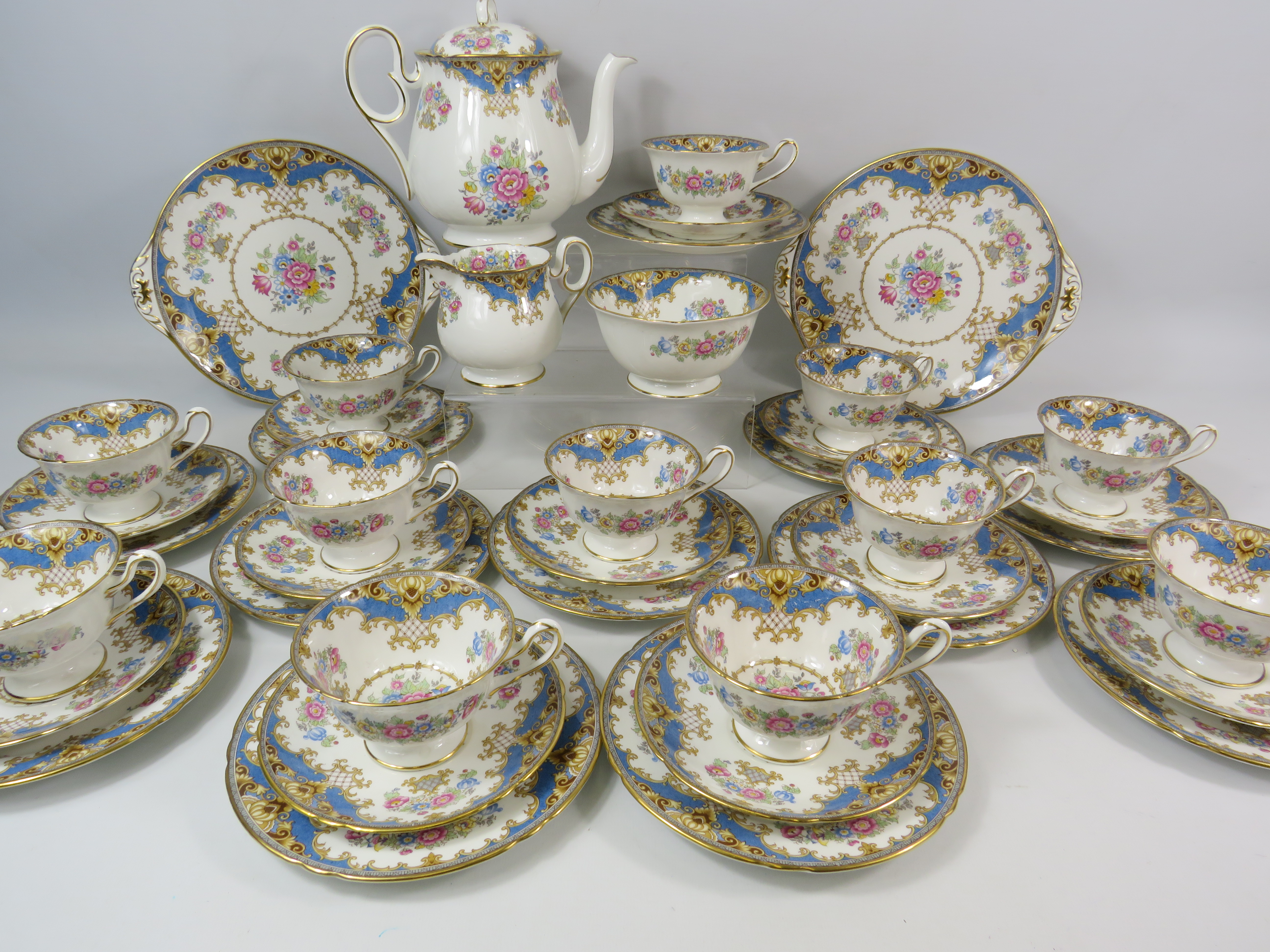 42 Pieces of Shelley Sheraton Teaset, 2 cake plates, Teapot, 12 cups, saucers and side plates plus - Image 2 of 8