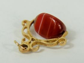 9ct Yellow Gold Swivel fob fitted with Banded Agate. Hallmarked Birminham 1965 2.1g