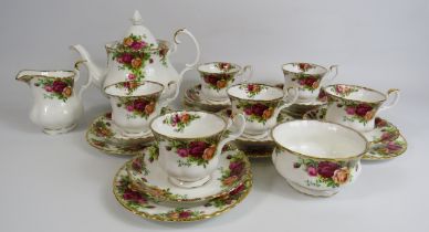 Royal Albert old country roses teaset, 21 pieces in total.