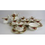 Royal Albert old country roses teaset, 21 pieces in total.