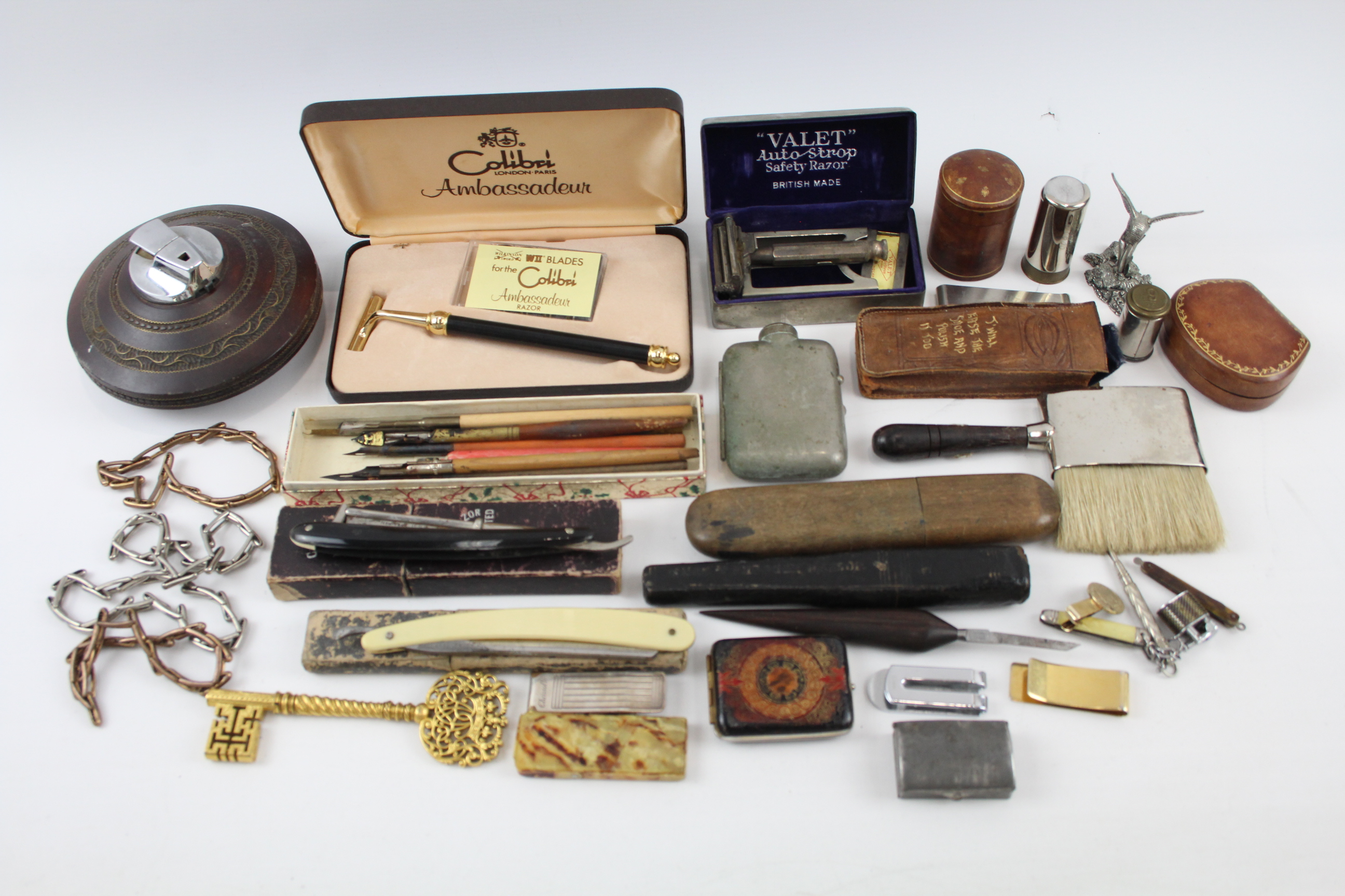 Collectibles Inc. Gents Grooming Desk Tobacciana Razors Vestas Etc Job Lot 561394