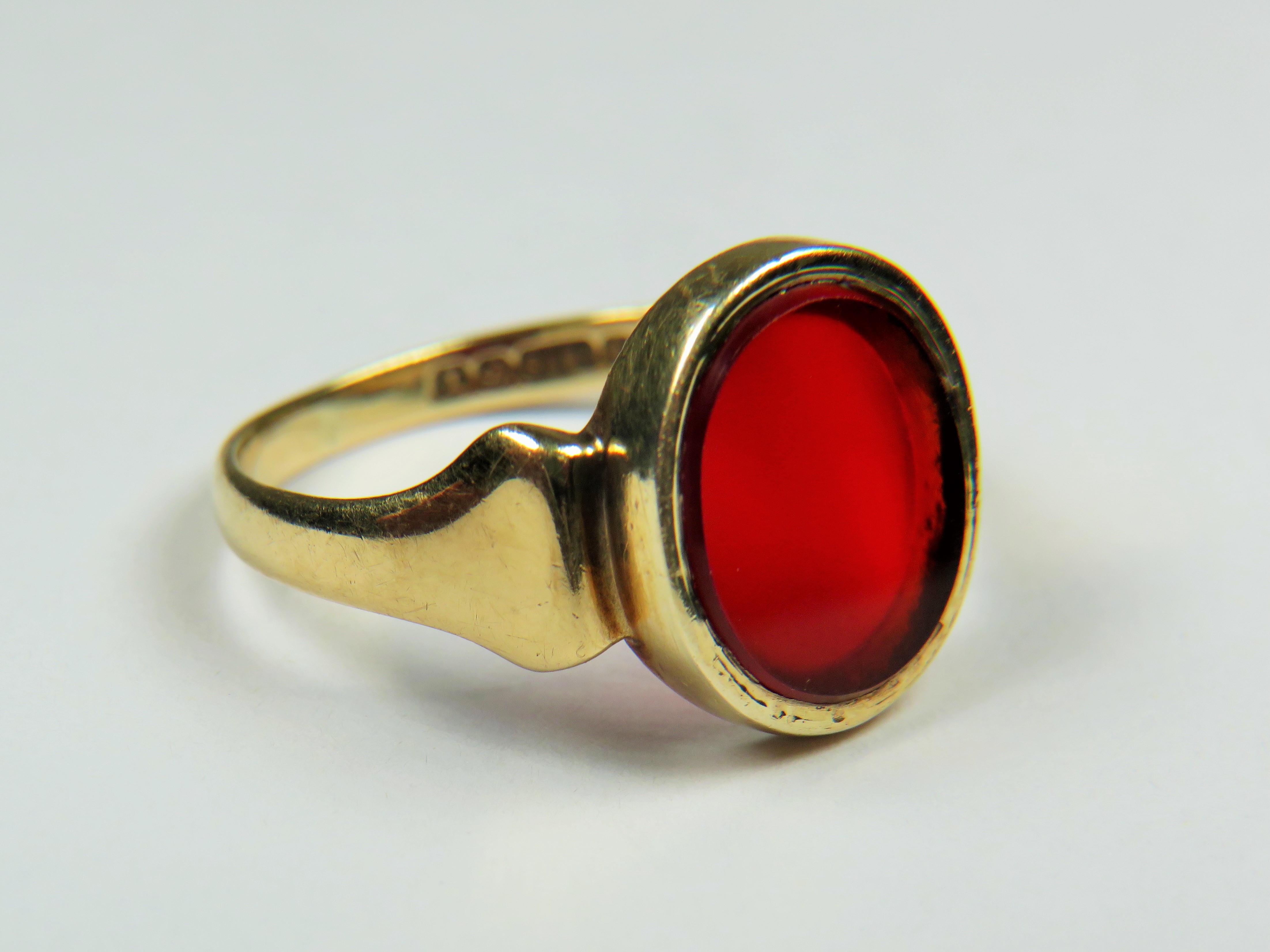 9ct Yellow Gold, Carnelian set ring. Finger size 'Q-5'  3.0g - Image 2 of 4