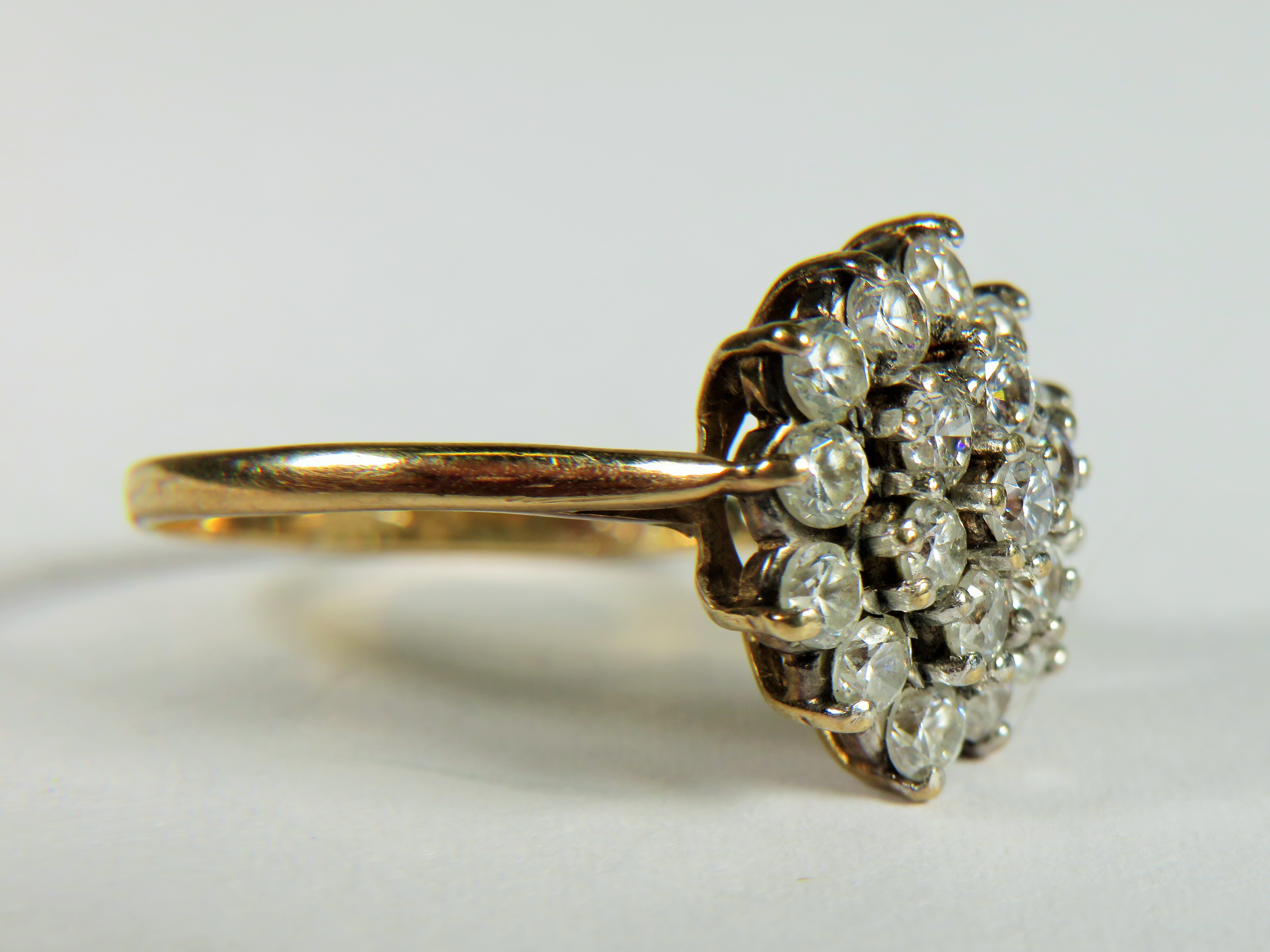 9ct Yellow Gold CZ set Cluster ring.  Finger size 'M-5'   2.8g - Image 3 of 3