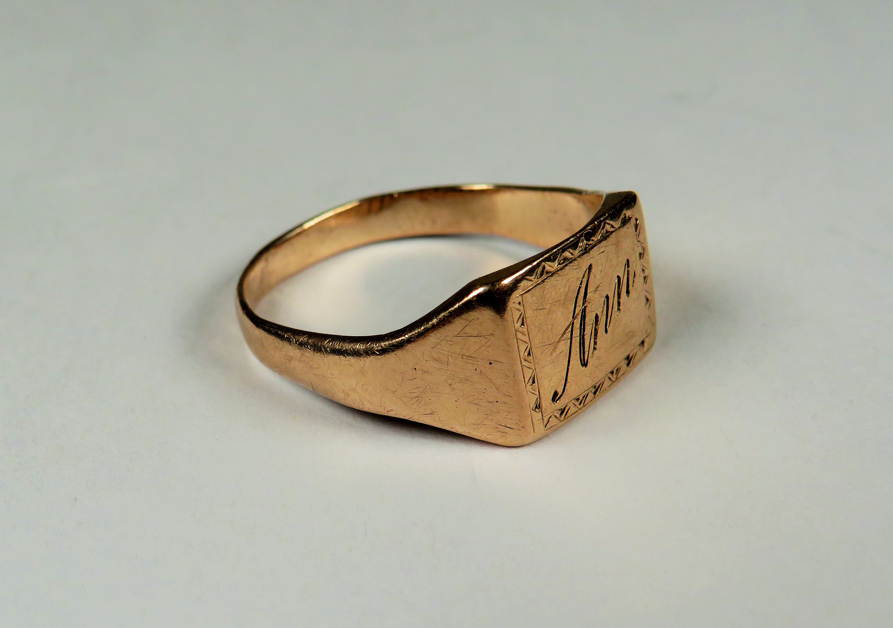 9ct Yellow Gold Signet ring, etched 'Ann' to the face.  Finger size 'M'    2.5g