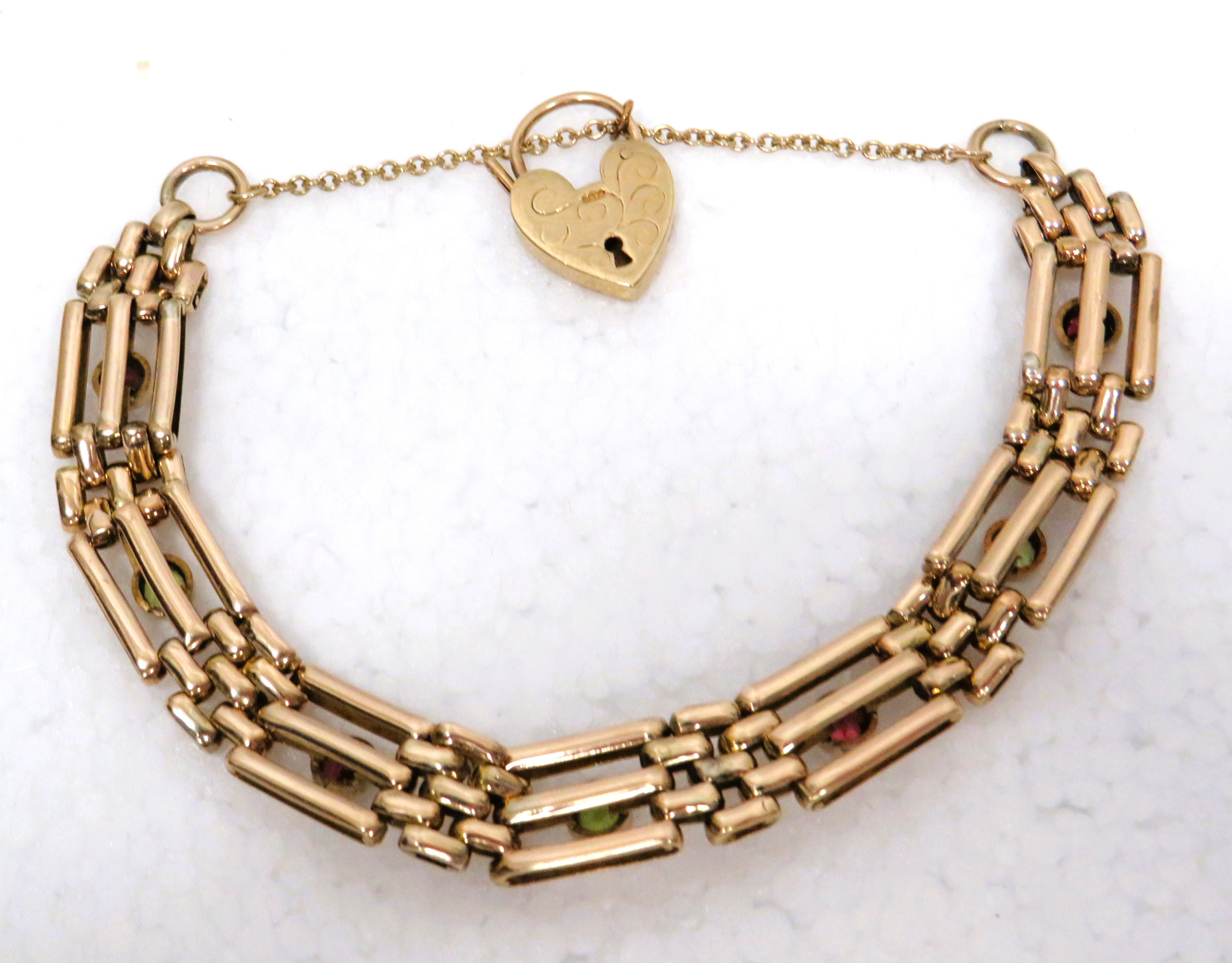 9ct Yellow Gold 7.5 inch Gate Bracelet set with alternate Garnet and Citrene jewels.  Heart shaped p - Image 2 of 2