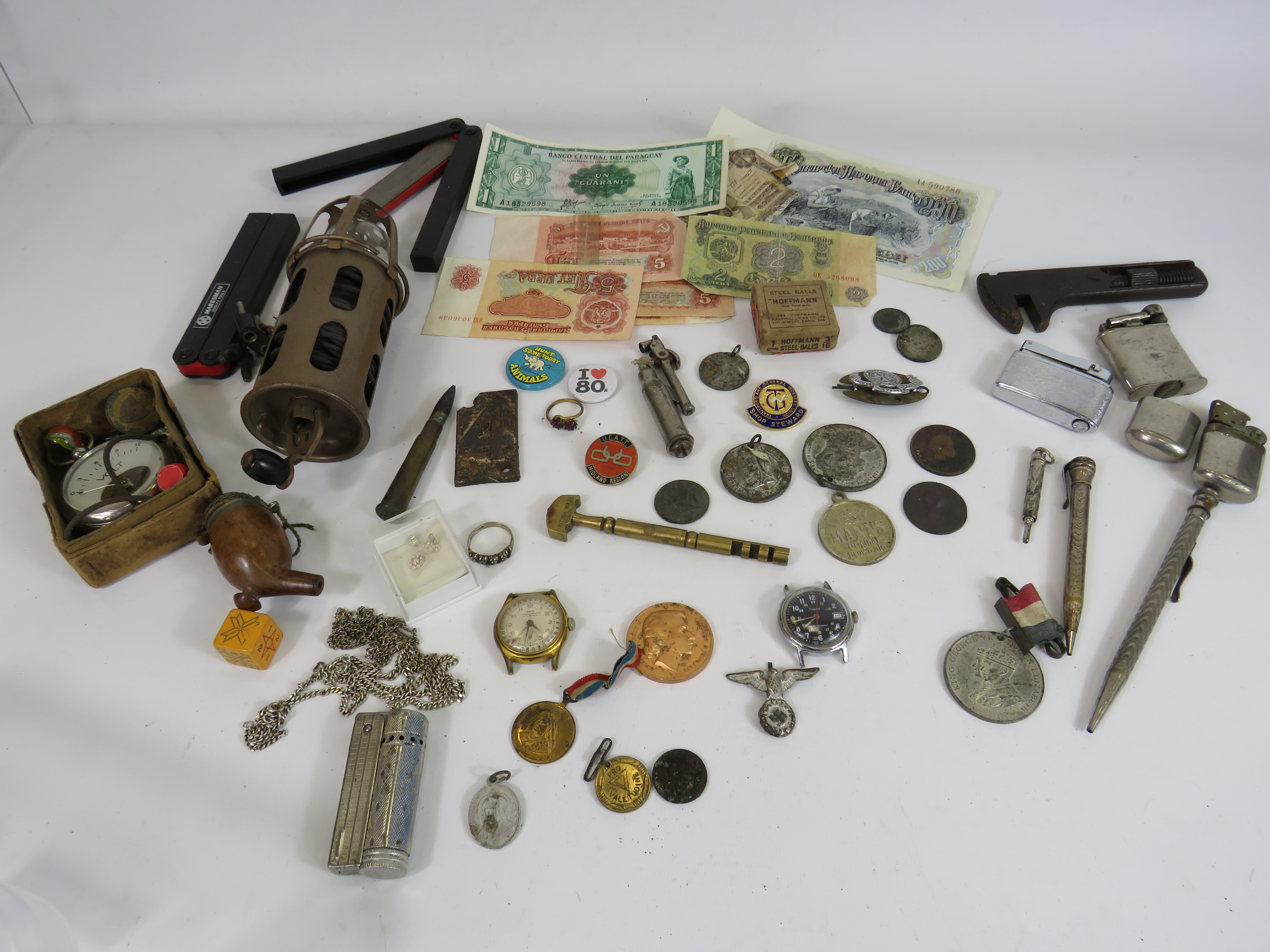 Mixed collectables lot including lighter, medals, tokens, banknotes, pencils and some silver items.