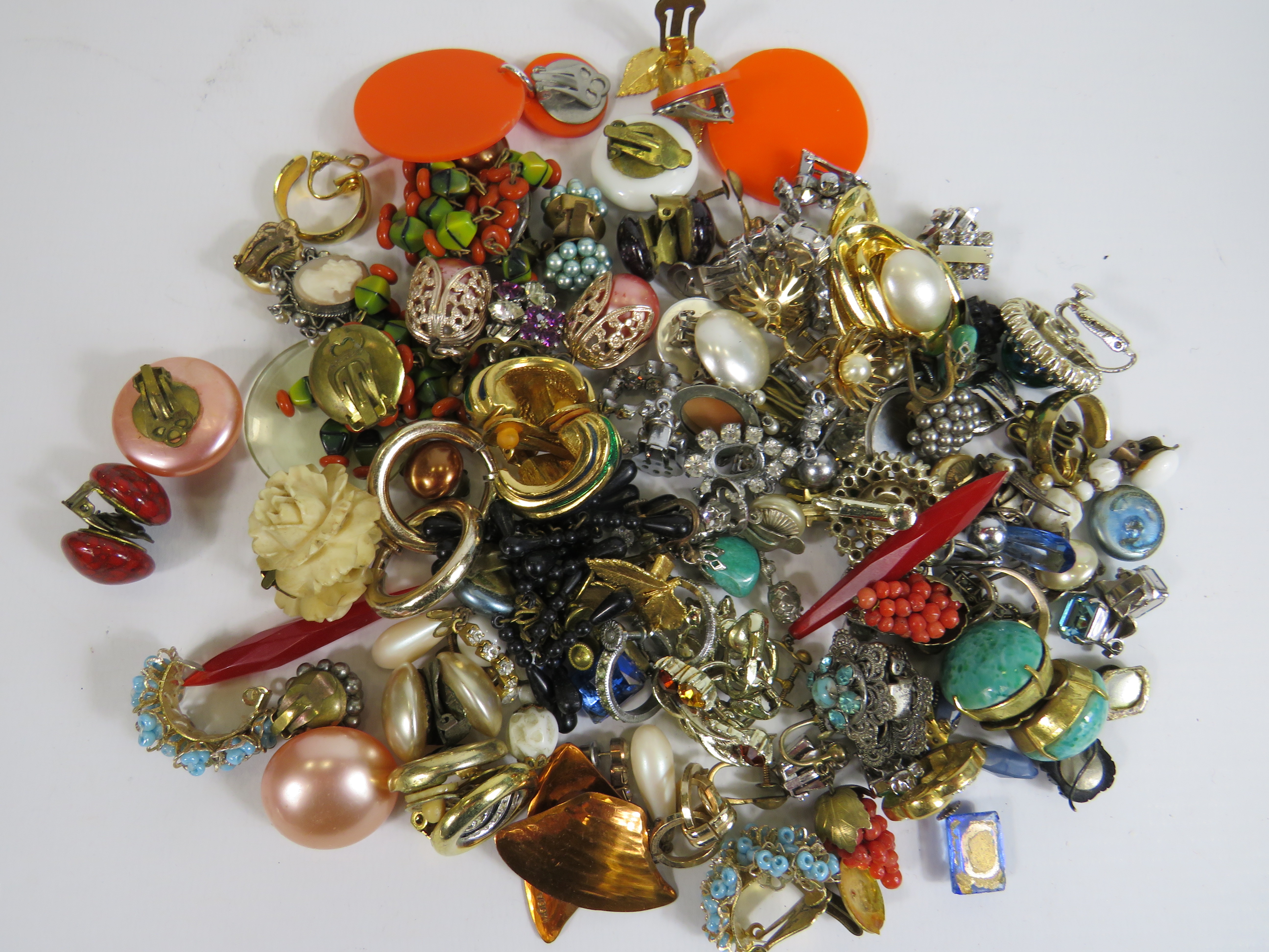 Selection of Vintage Clip on Earrings. See photos. 