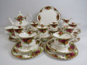 Royal Albert old country roses teaset, 28 pieces in total.