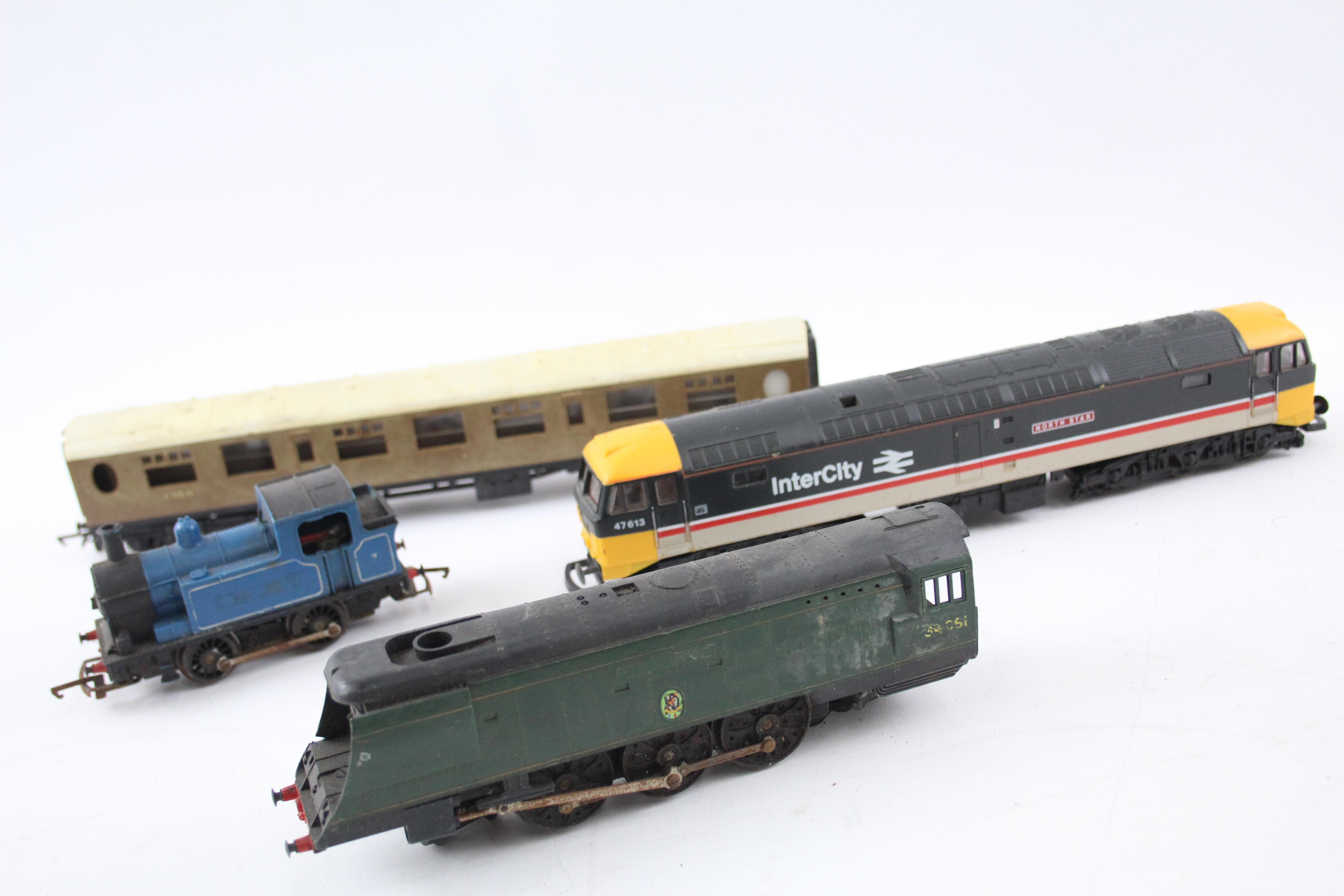 8 x OO Gauge Model Railways Inc Locomotives Inter City, Triang, Hornby Etc 681563 - Image 4 of 4