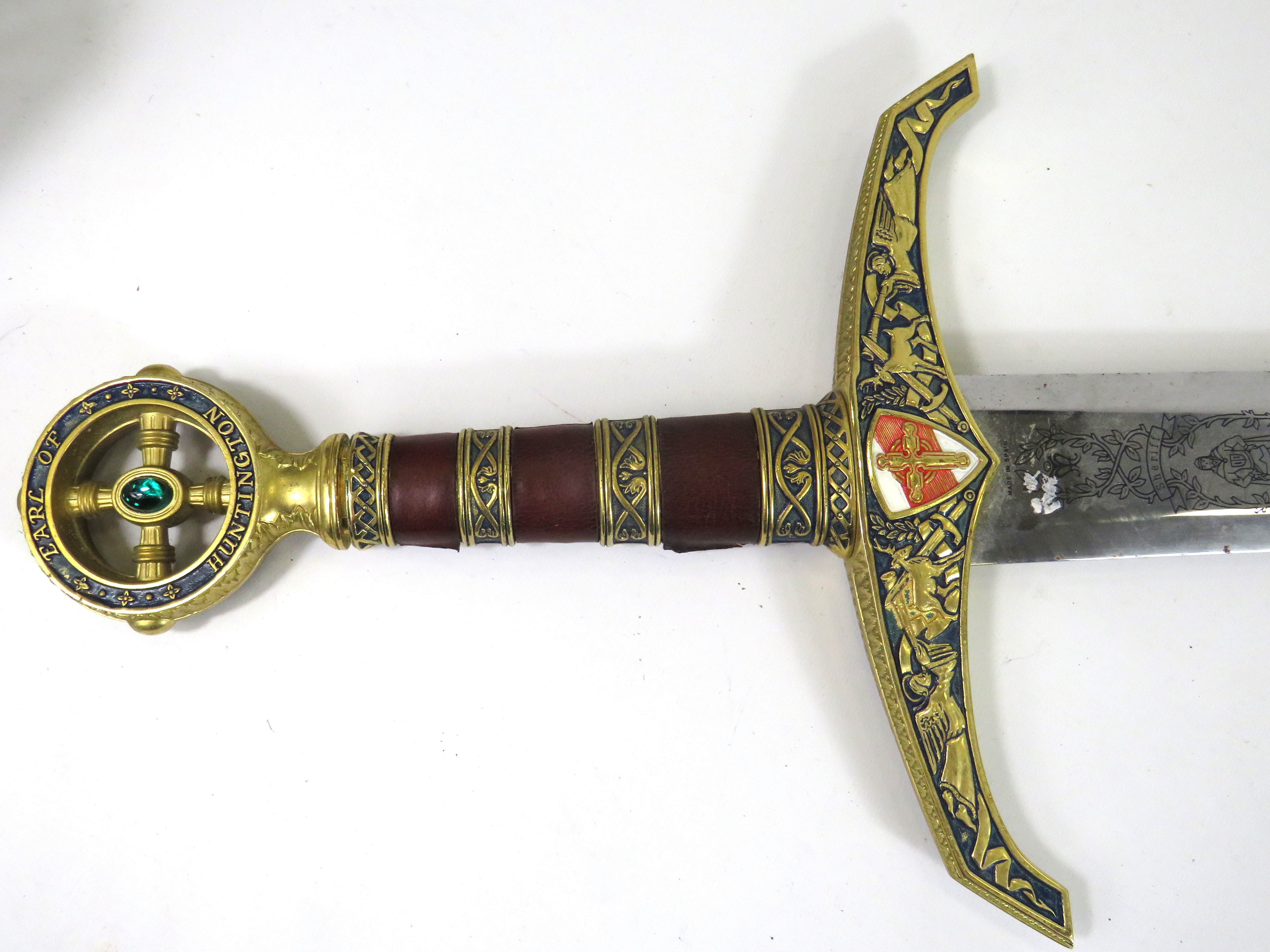 Very Large Film Replica of the Robin Hood Sword made from Stainless steel by United Cutlery. Jewel s - Image 2 of 11