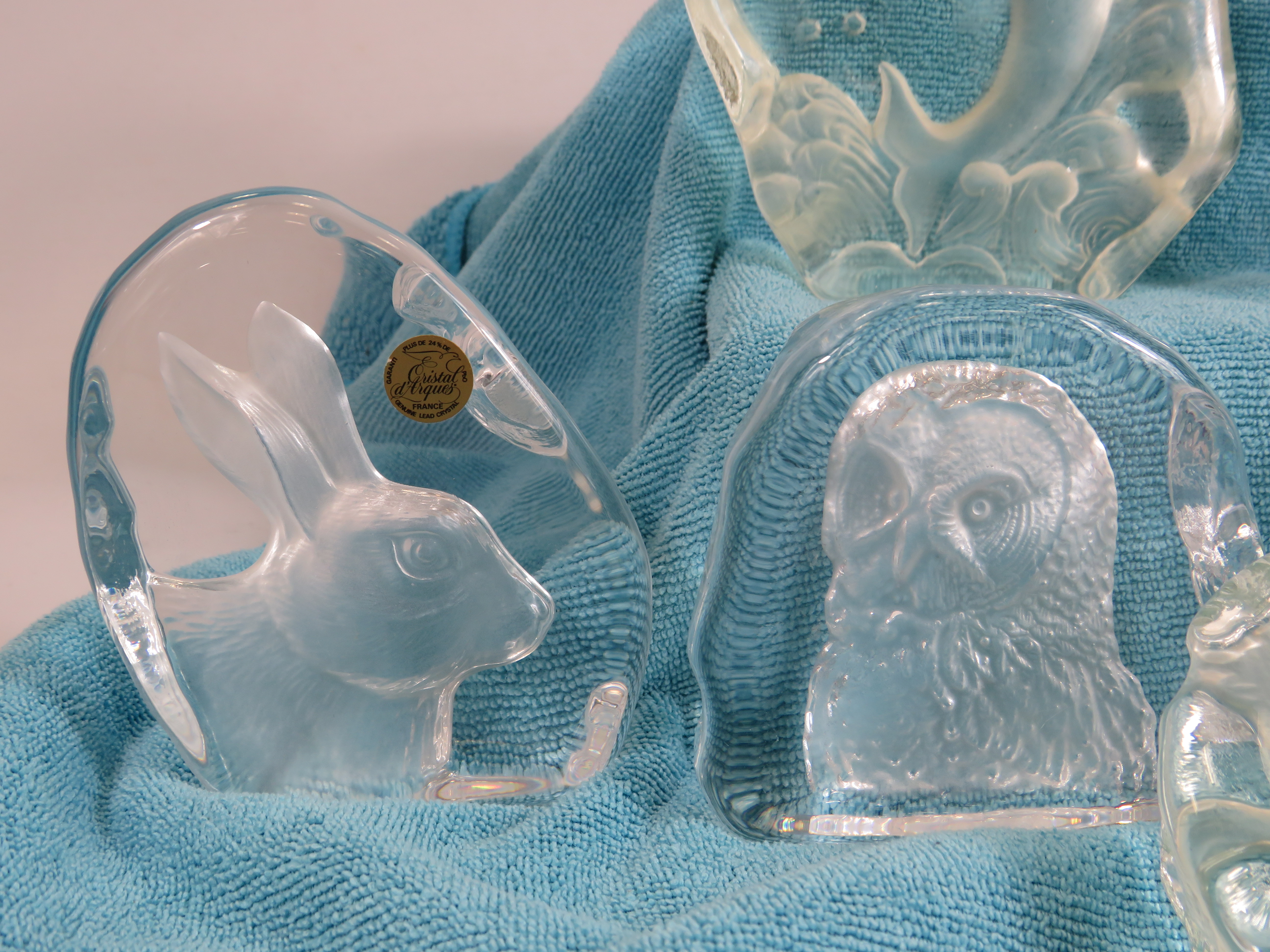 Five crystal d arcs glass paperweight with etched animal designs plus two others. - Image 2 of 5